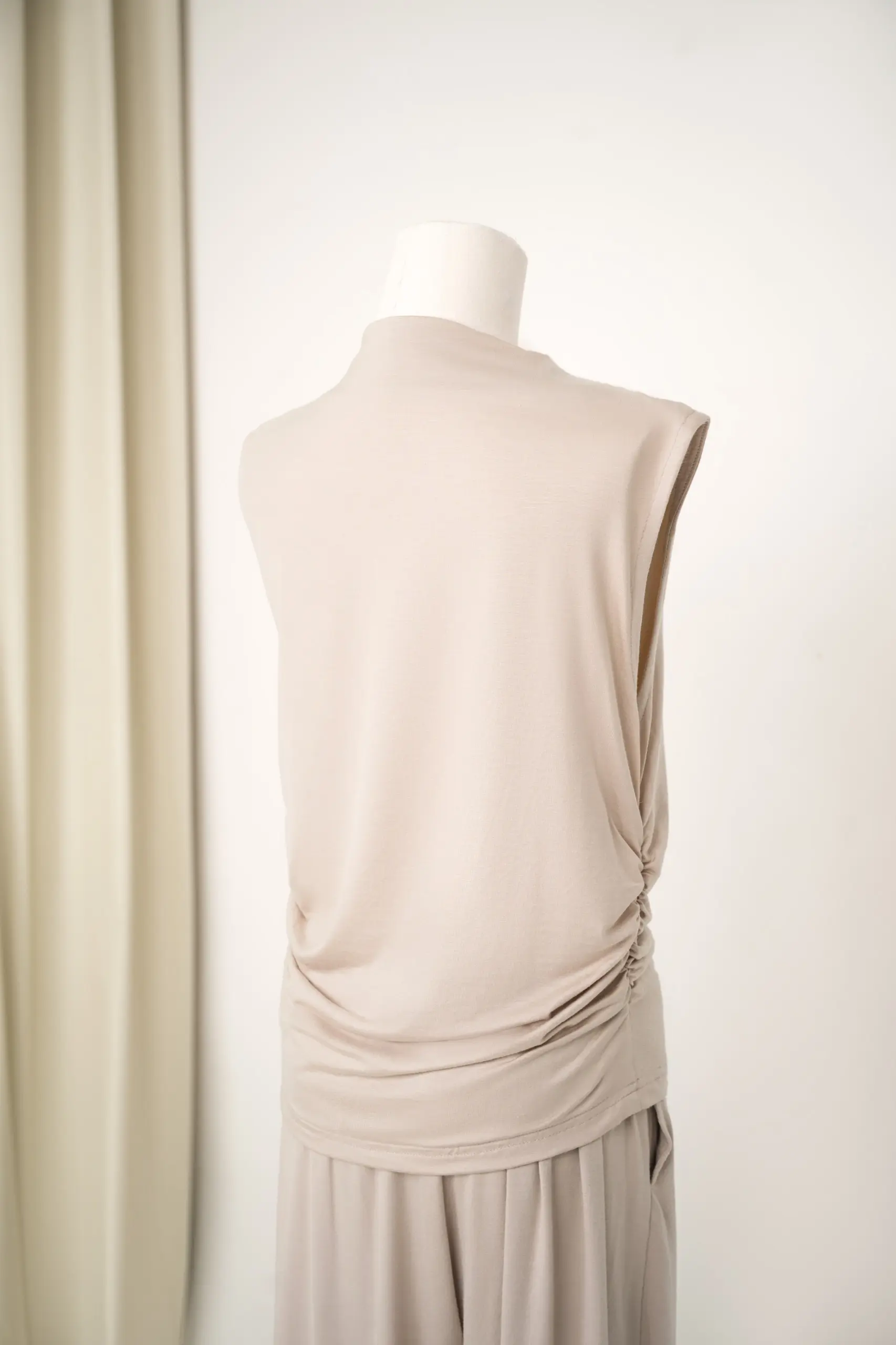 HUGGABLE RUCHED INNER TOP NEUTRAL