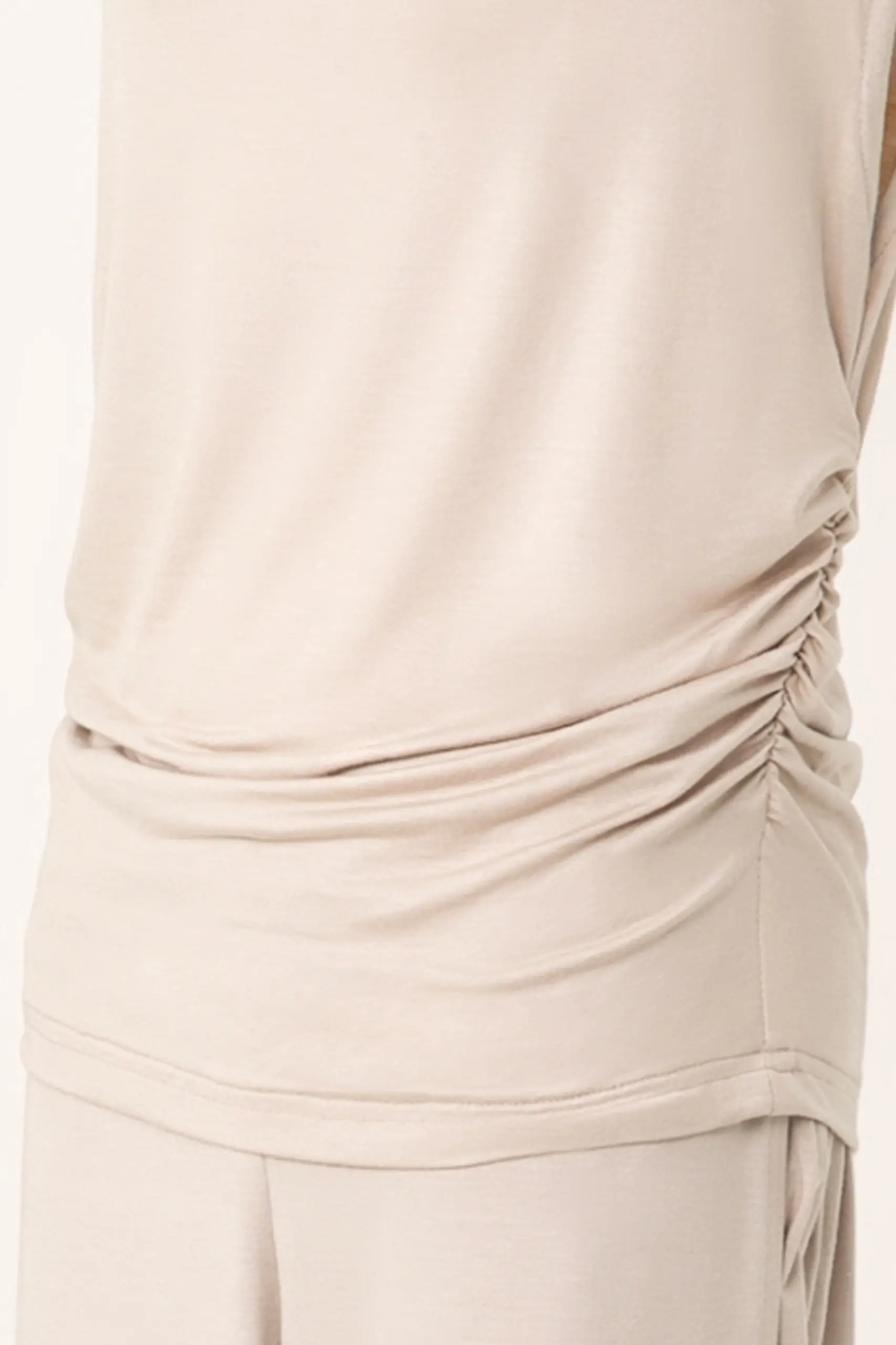 HUGGABLE RUCHED INNER TOP NEUTRAL