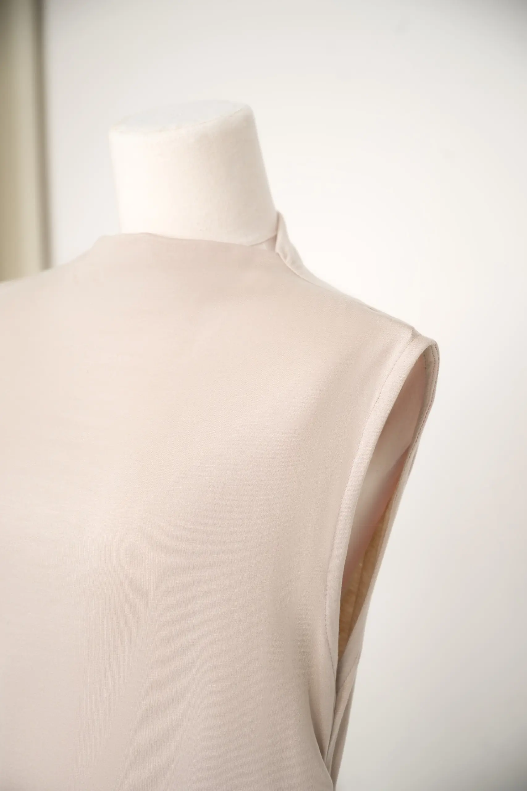 HUGGABLE RUCHED INNER TOP NEUTRAL