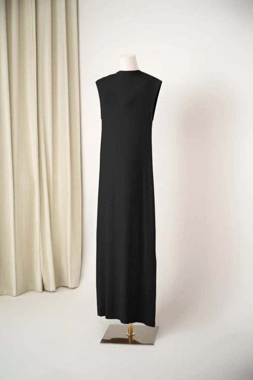 Image of HUGGABLE SLEEVELESS INNER DRESS BLACK BEAUTY