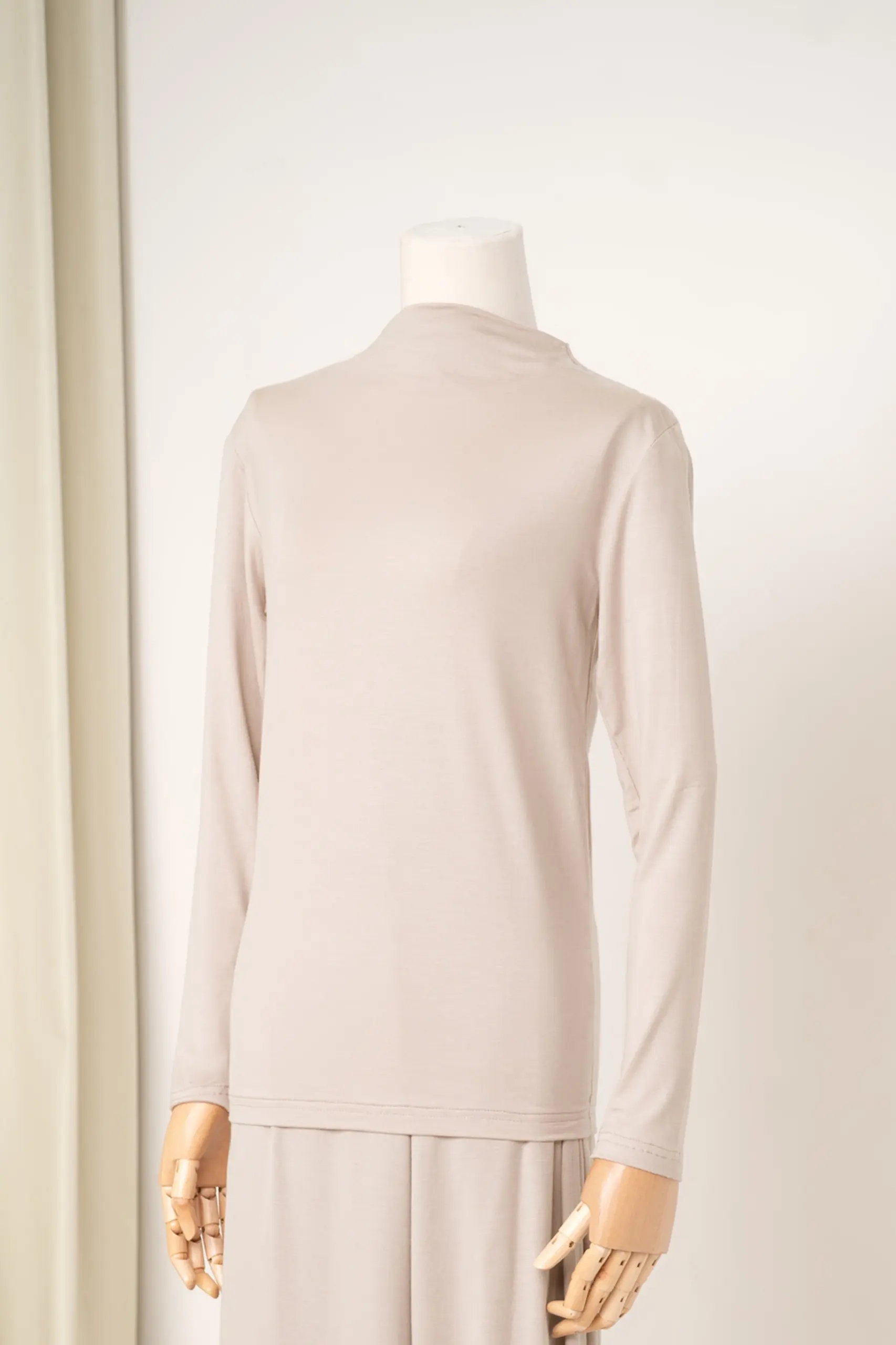 HUGGABLE LONG SLEEVE INNER TOP NEUTRAL
