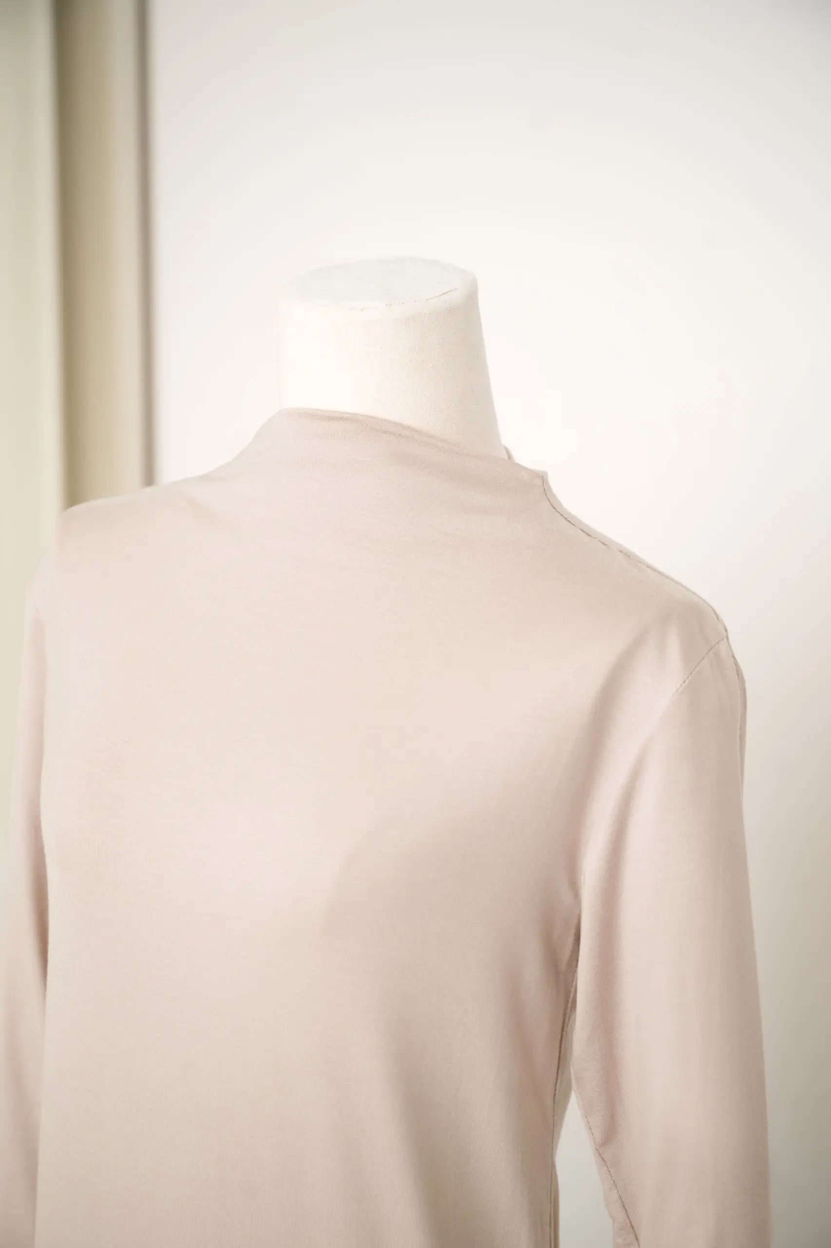 HUGGABLE LONG SLEEVE INNER TOP NEUTRAL