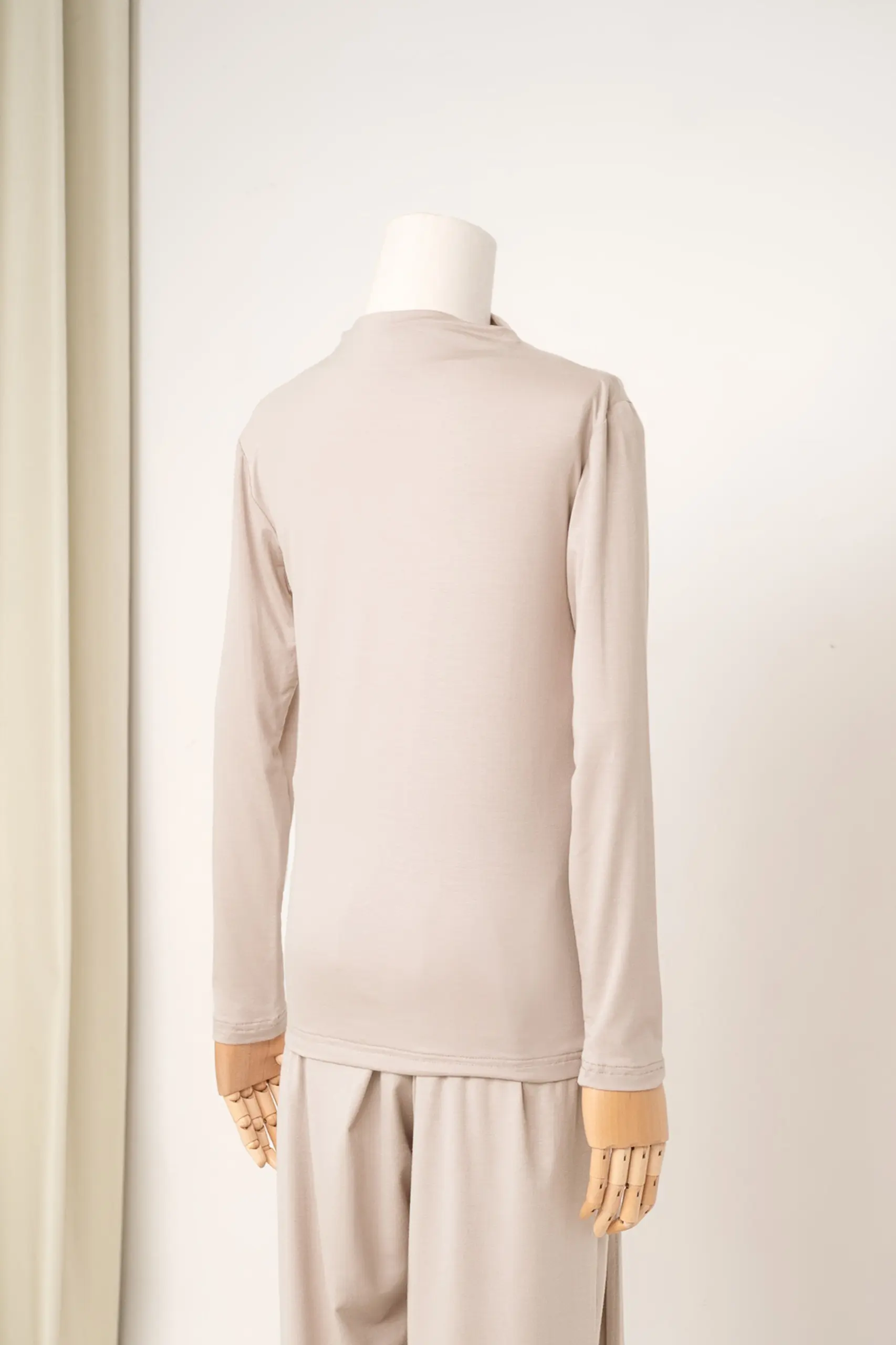 HUGGABLE LONG SLEEVE INNER TOP NEUTRAL