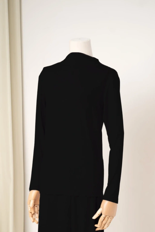 Image of HUGGABLE LONG SLEEVE INNER TOP BLACK BEAUTY