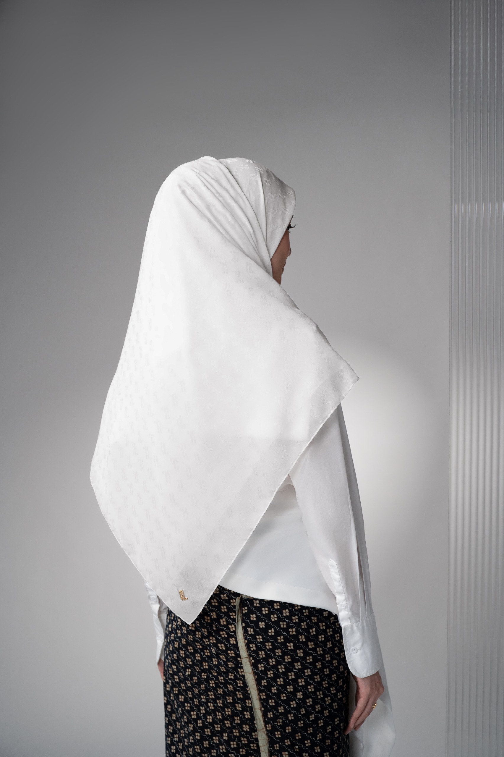 JACQUELLE SCARF PELITA