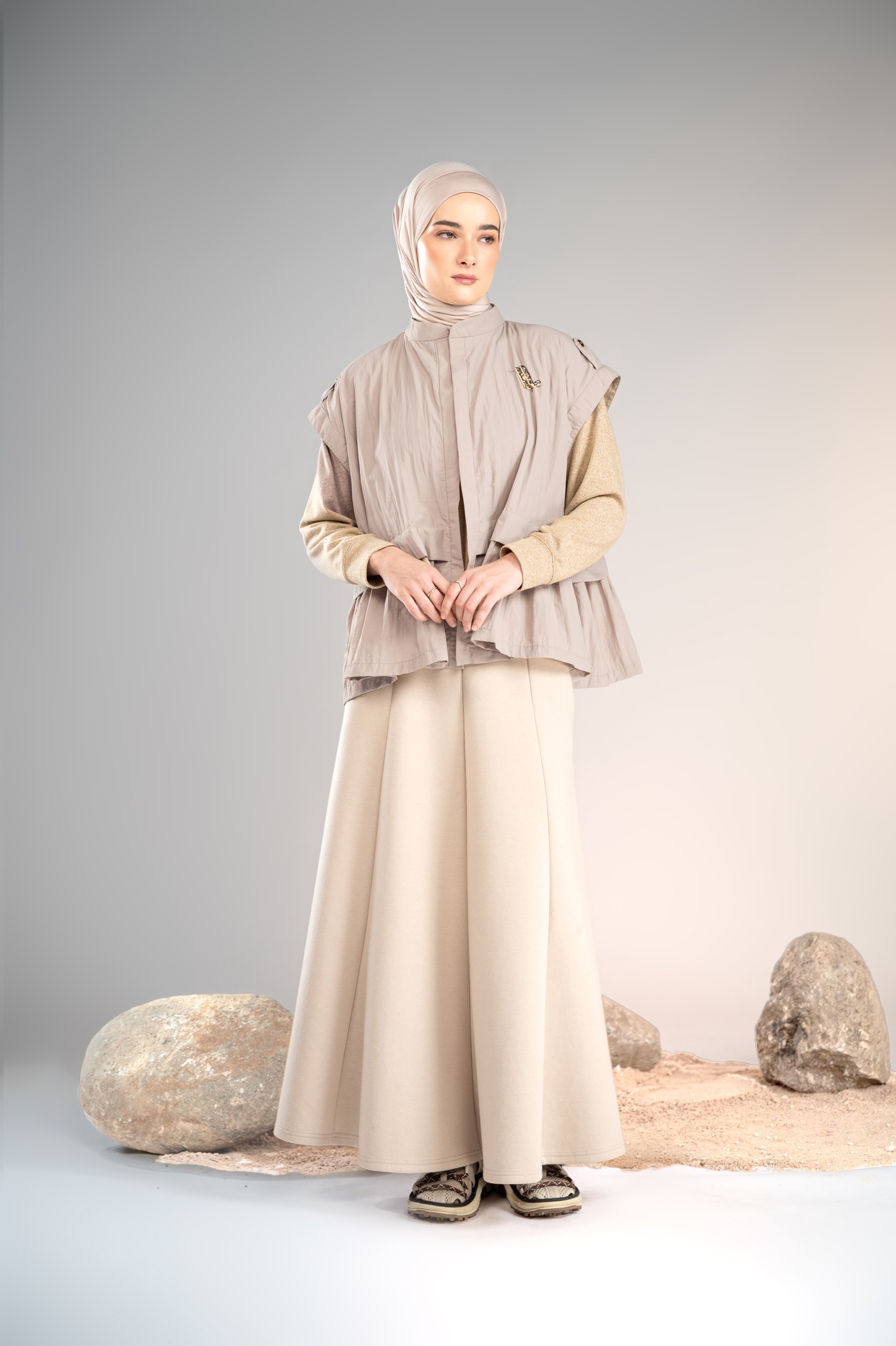 MARGOT FRILL VEST SAND