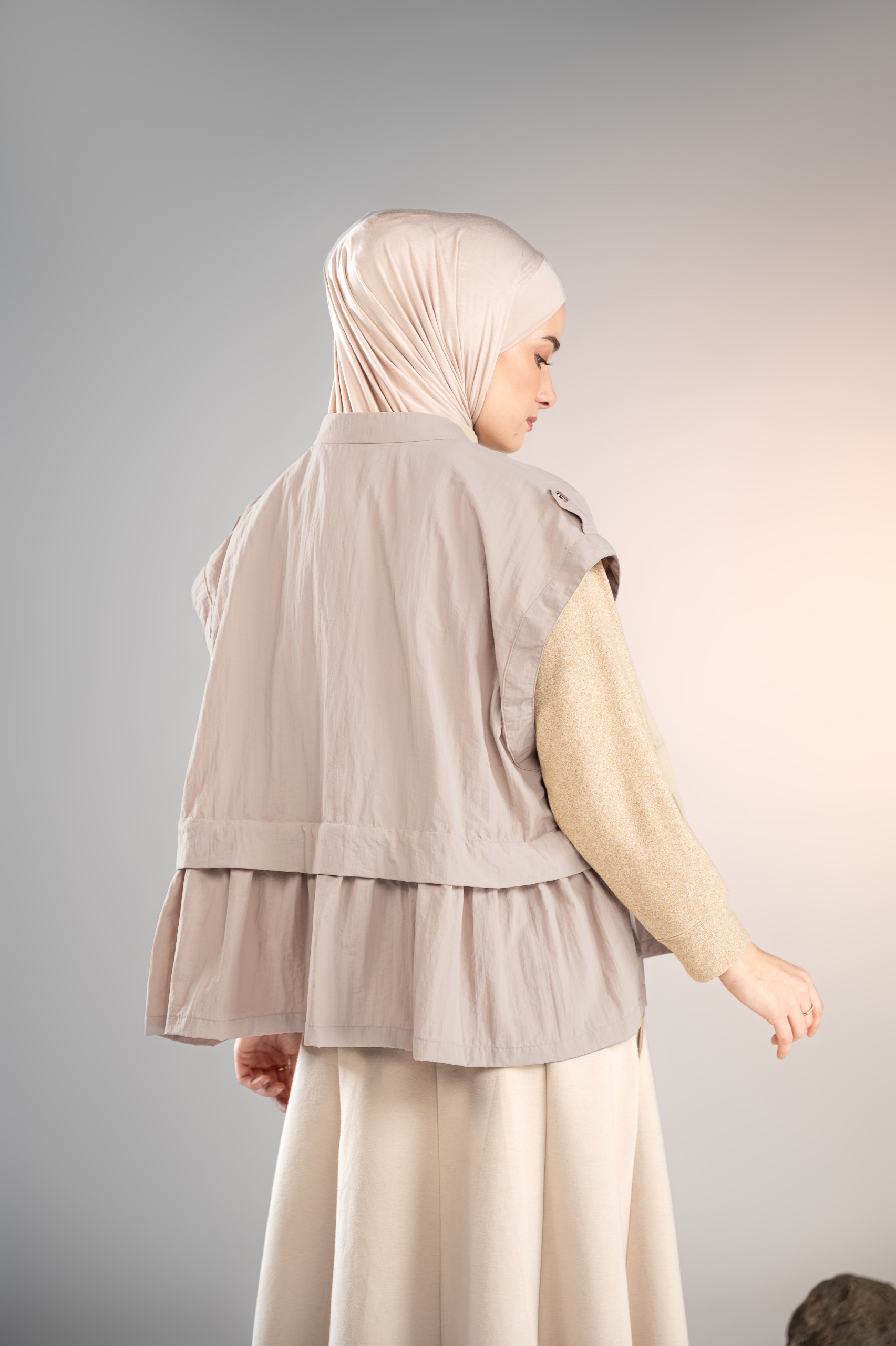 MARGOT FRILL VEST SAND