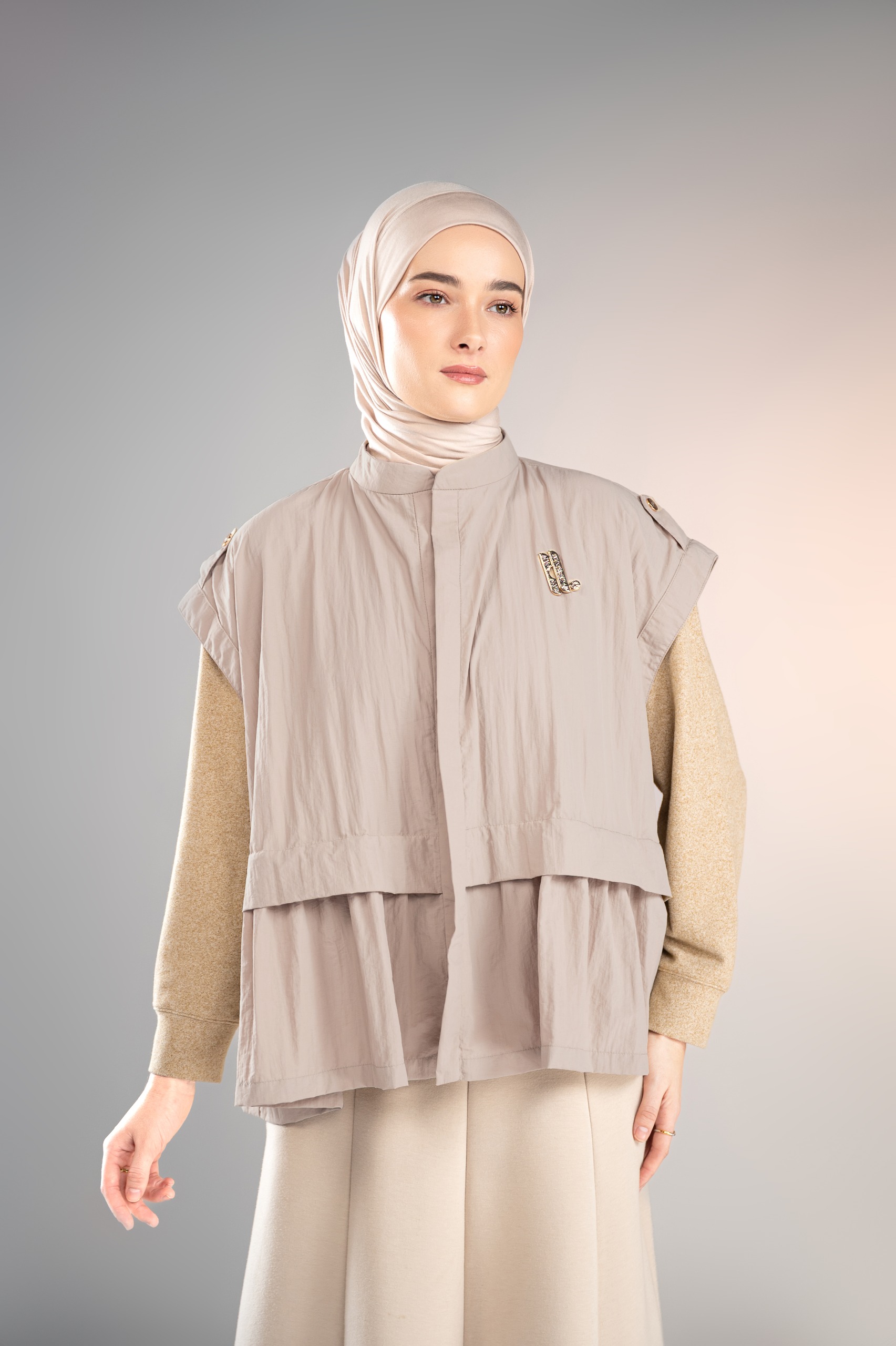 MARGOT FRILL VEST SAND