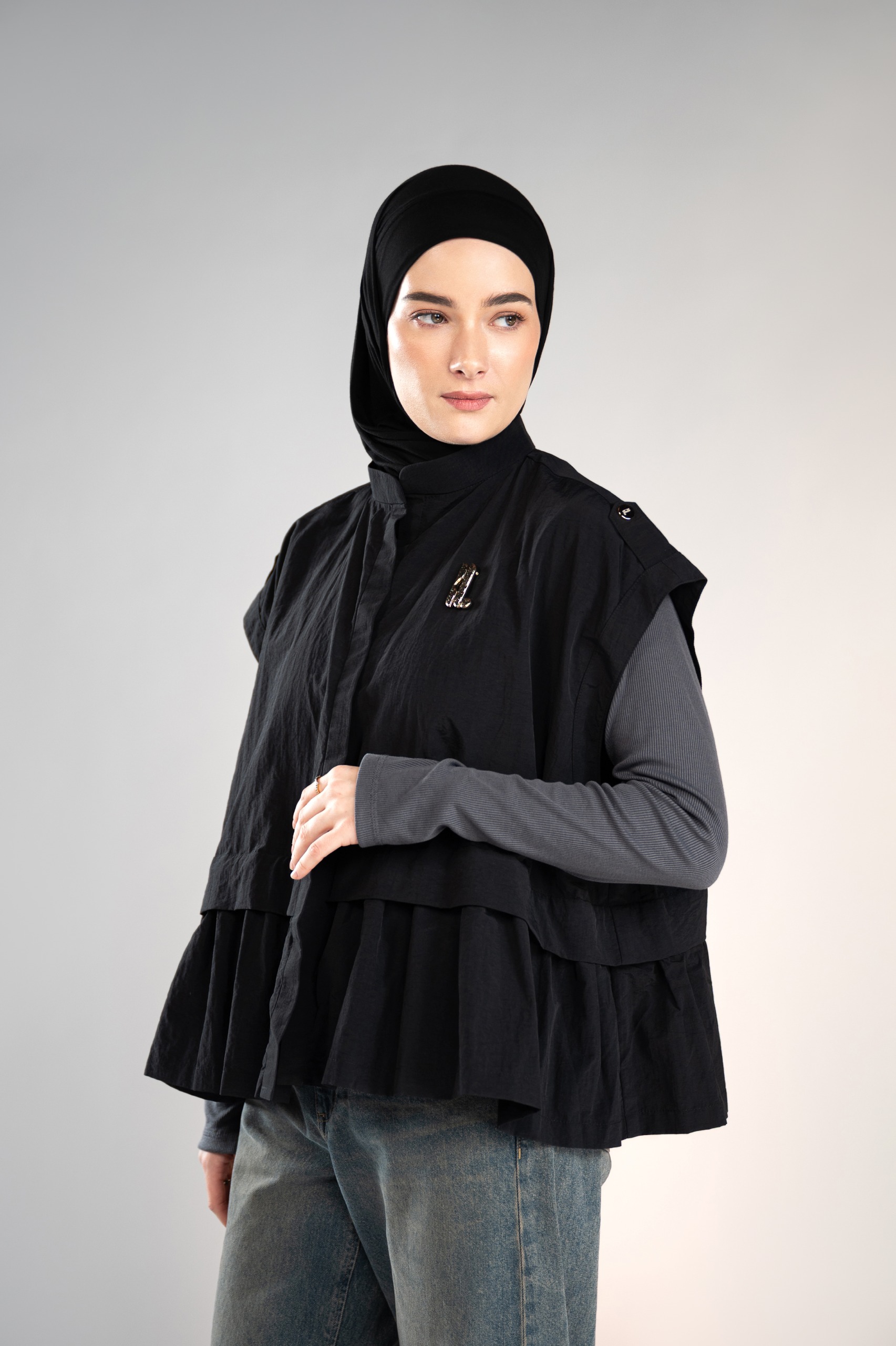 MARGOT FRILL VEST BLACK