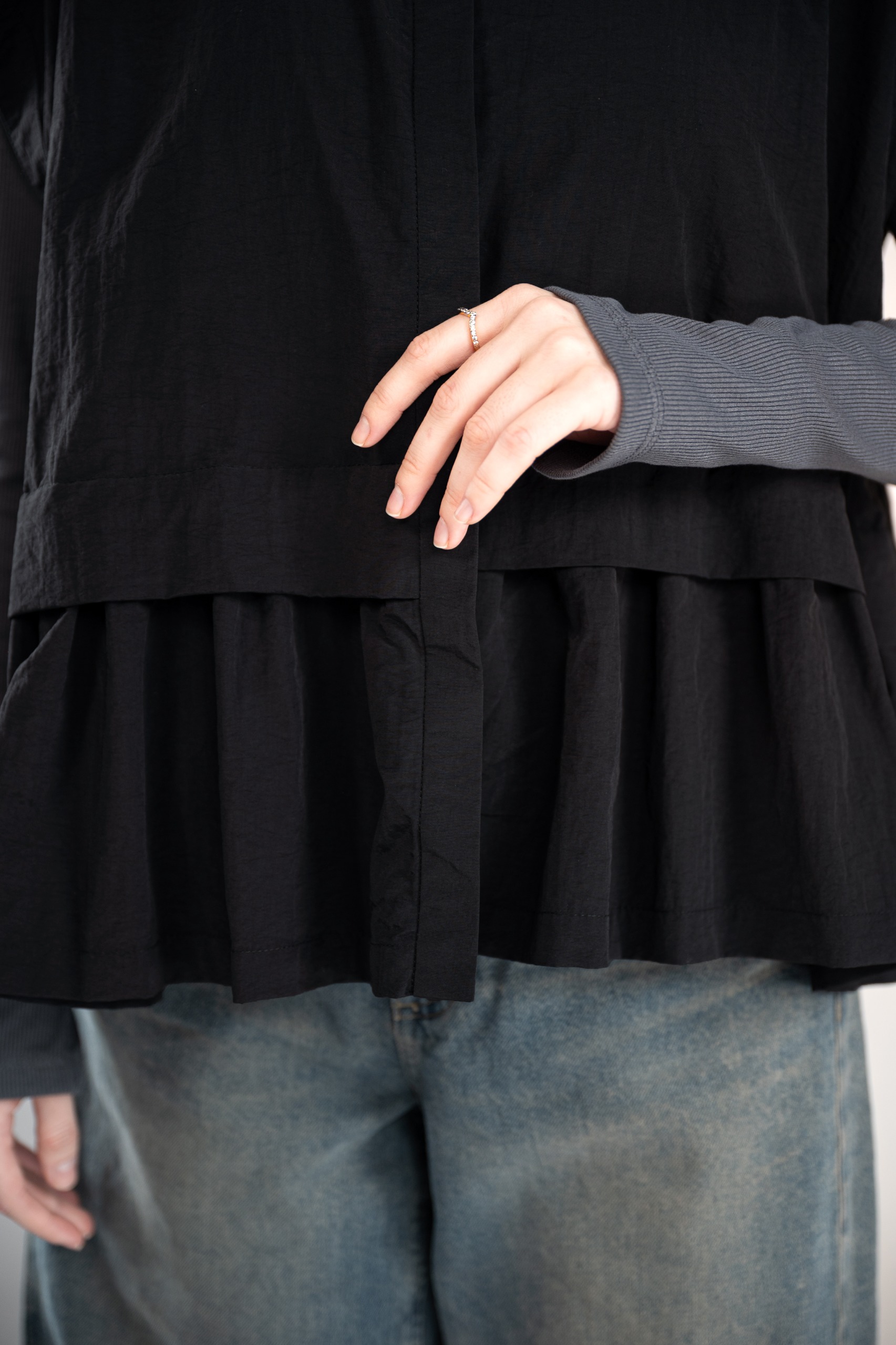 MARGOT FRILL VEST BLACK