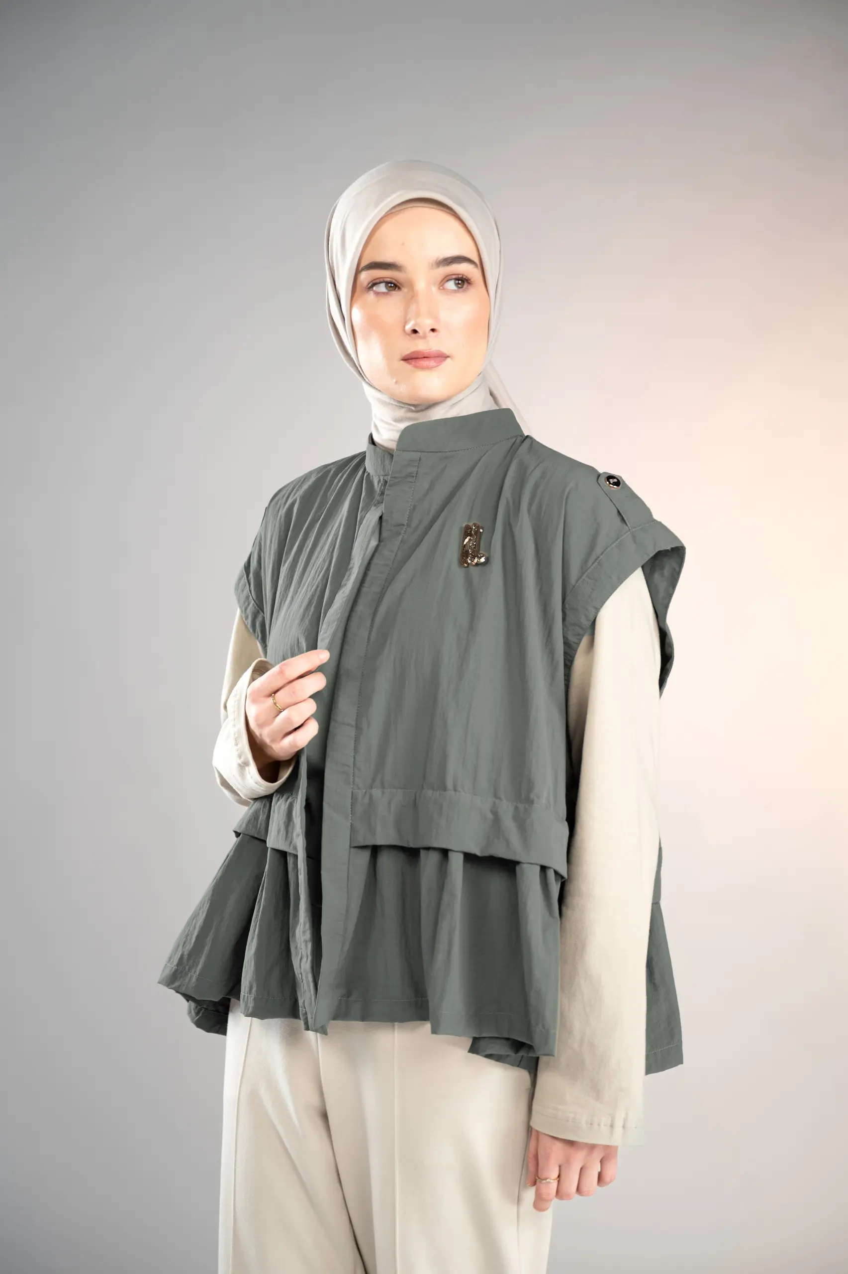 MARGOT FRILL VEST CEMENT
