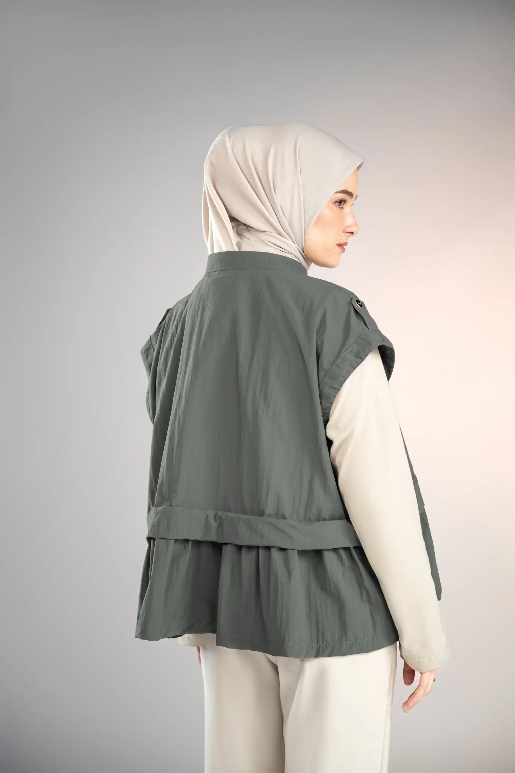 MARGOT FRILL VEST CEMENT