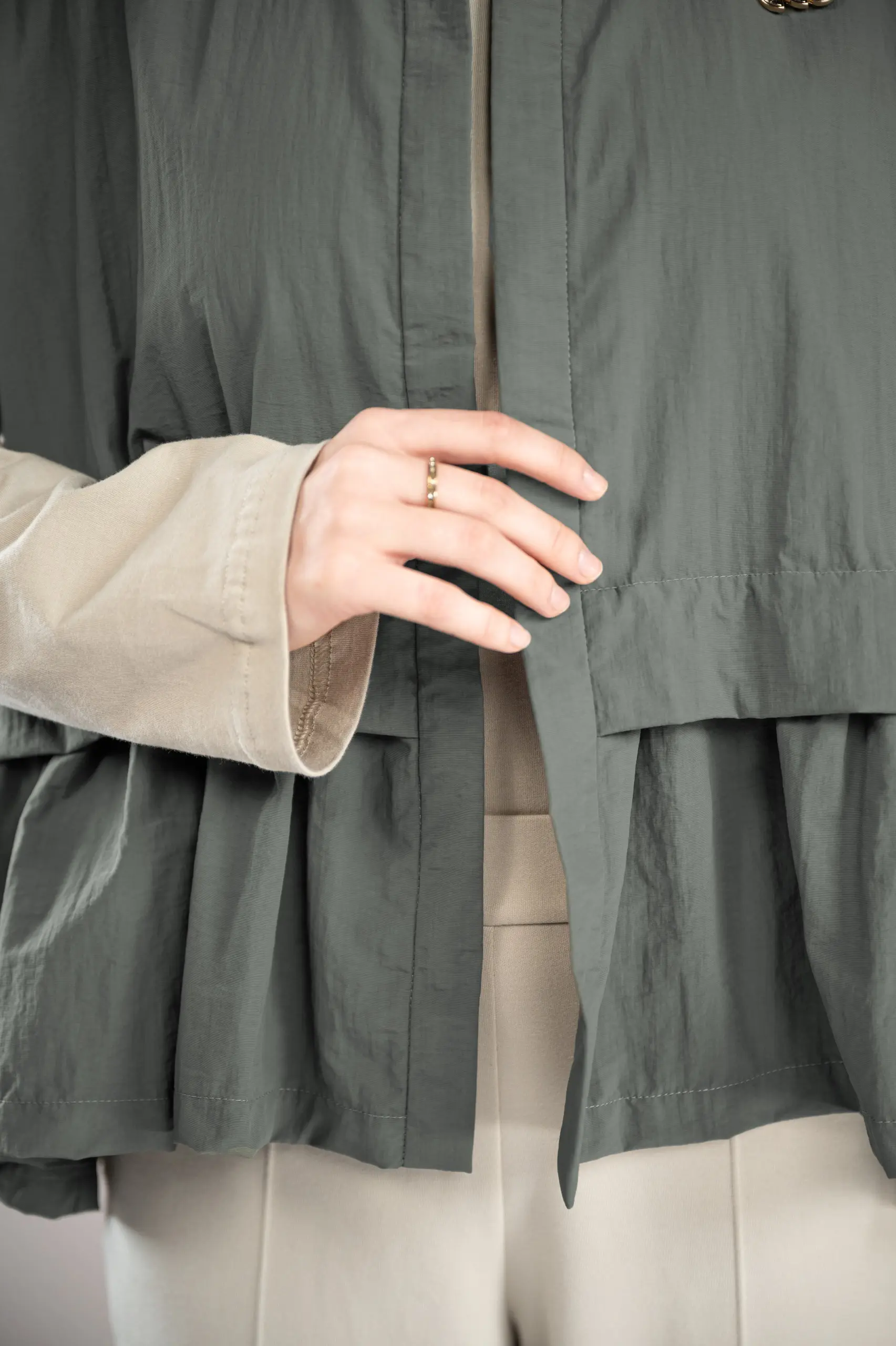 MARGOT FRILL VEST CEMENT