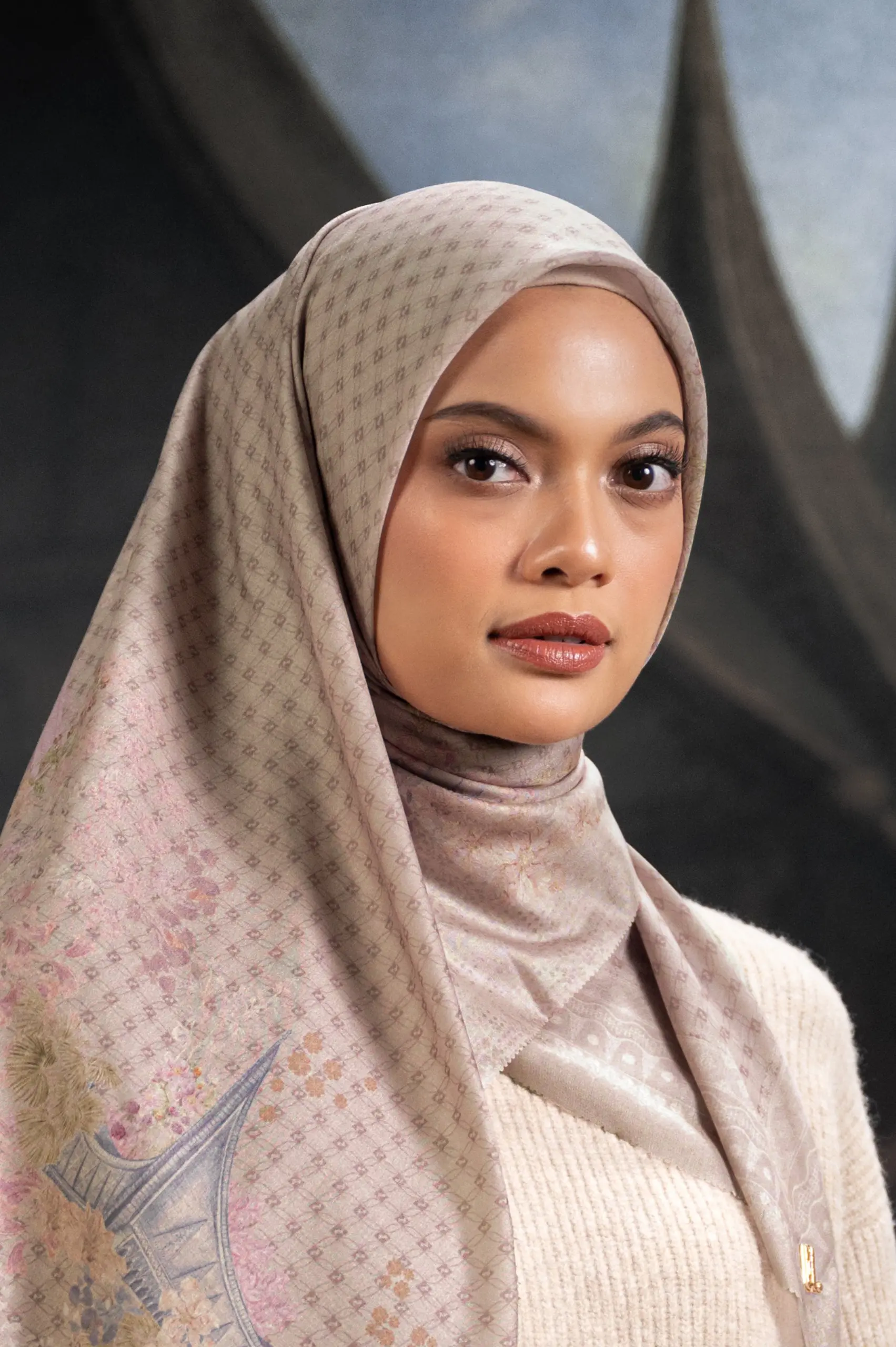 THE BEAUTY OF PADANG SCARF CLAY