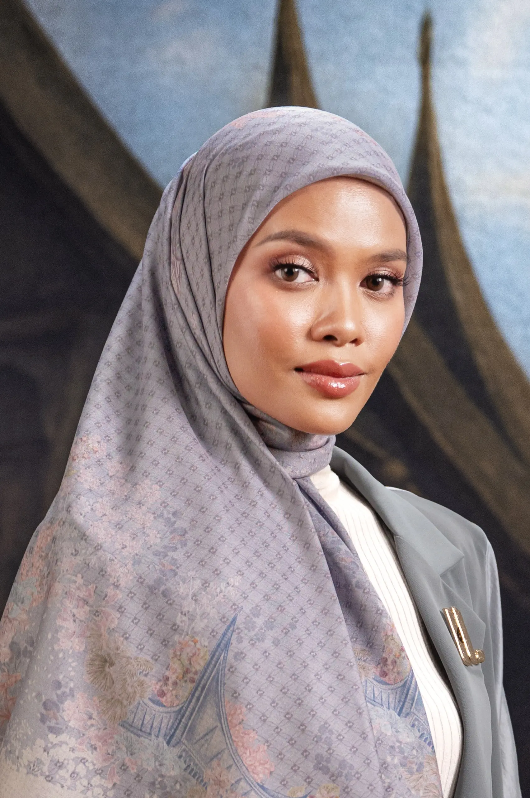 THE BEAUTY OF PADANG SCARF MOONSTONE