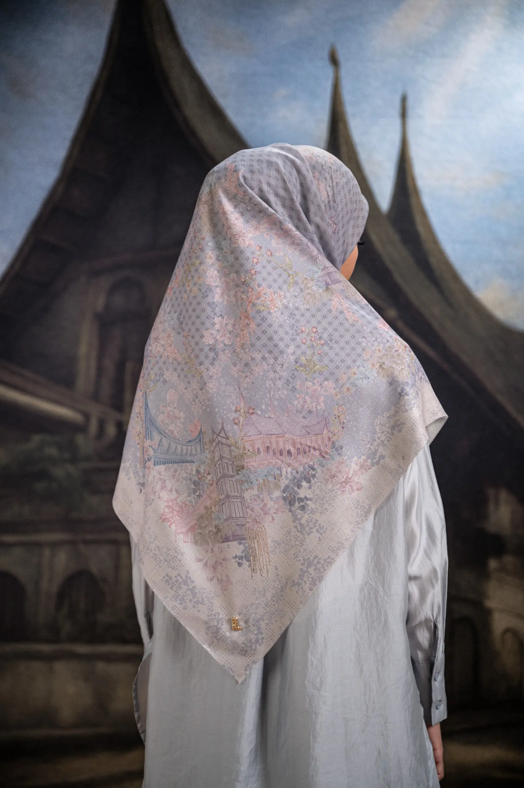 THE BEAUTY OF PADANG SCARF MOONSTONE