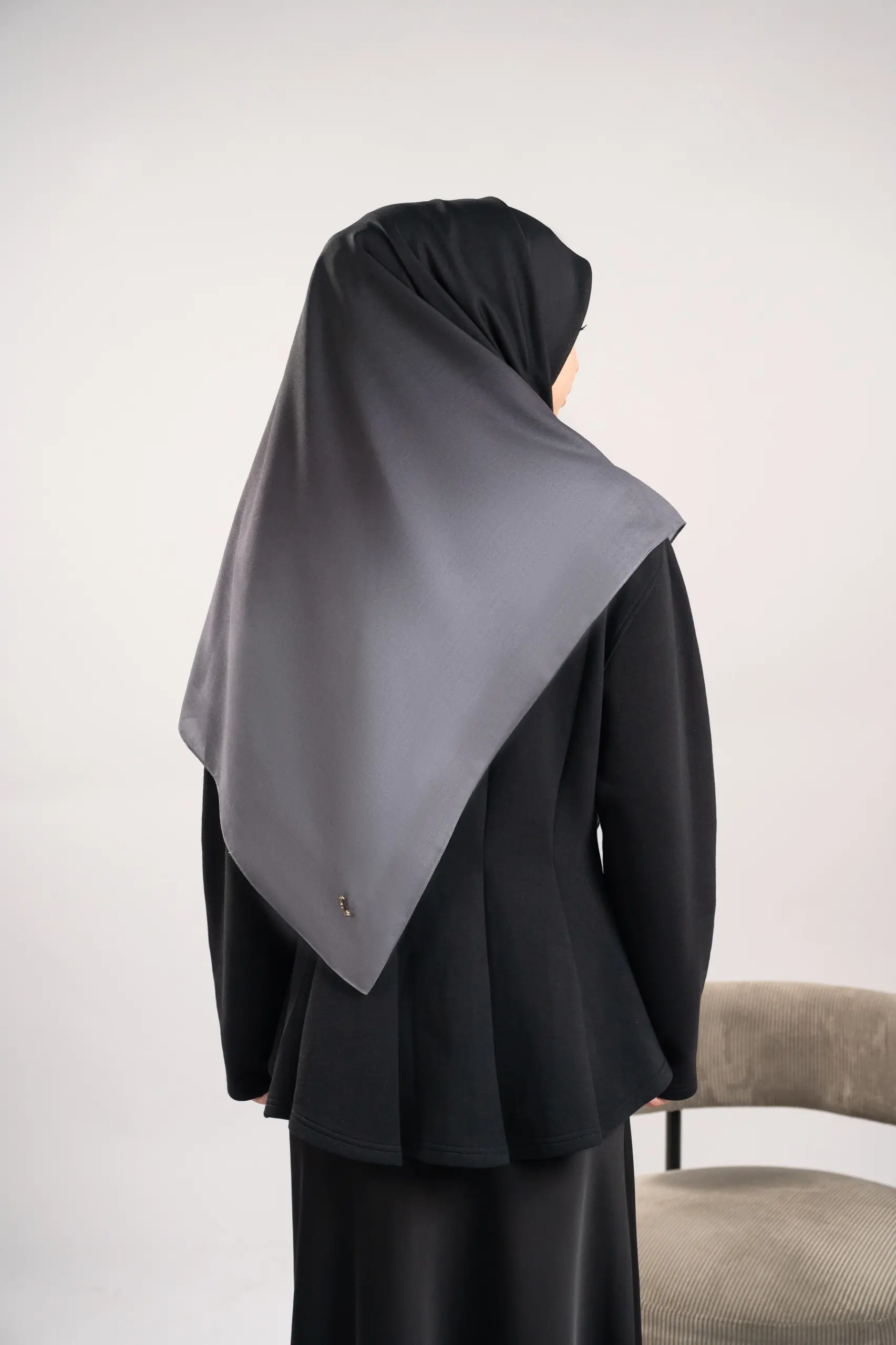 FLAIRY SCARF STONE
