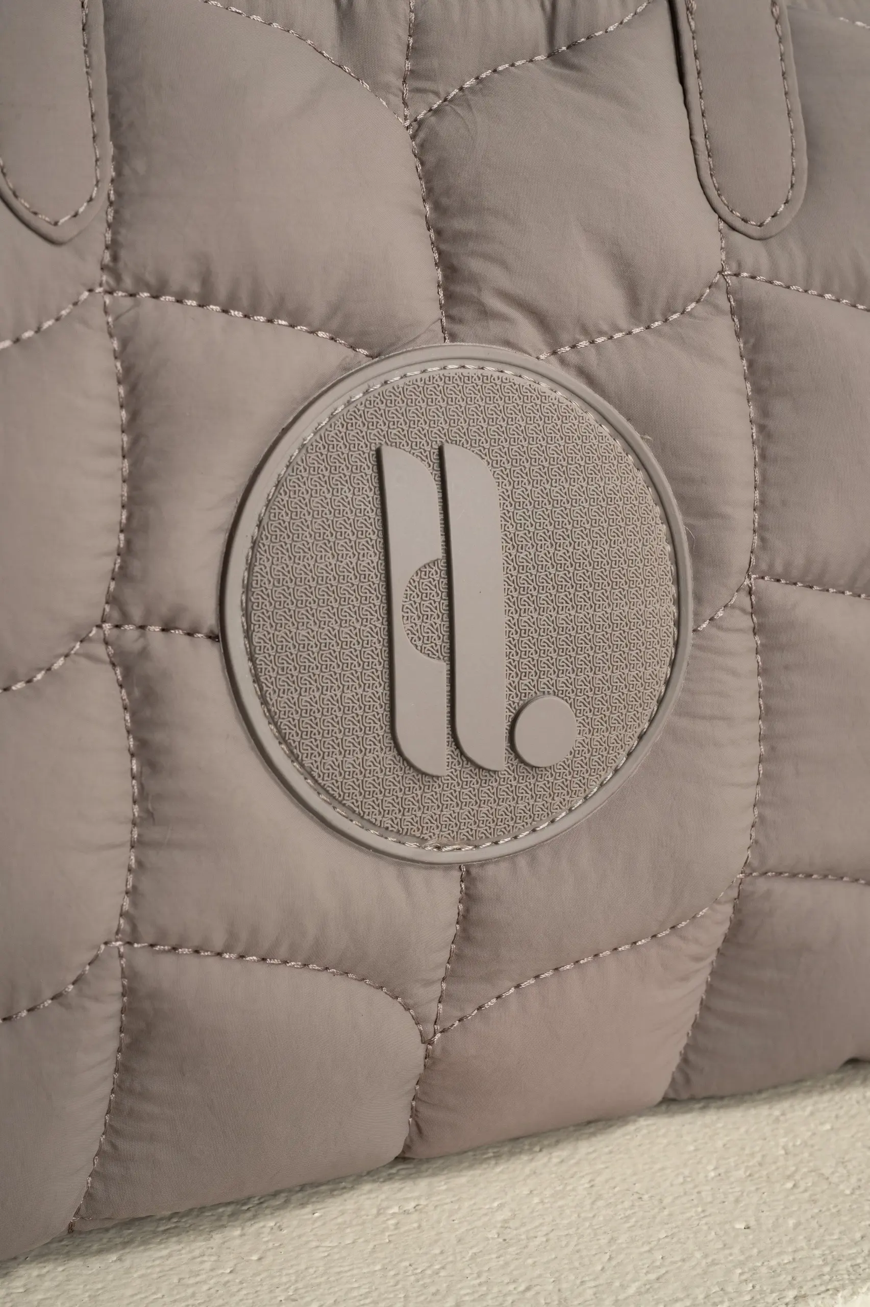 FLUFFLY TOTEBAG TAUPE