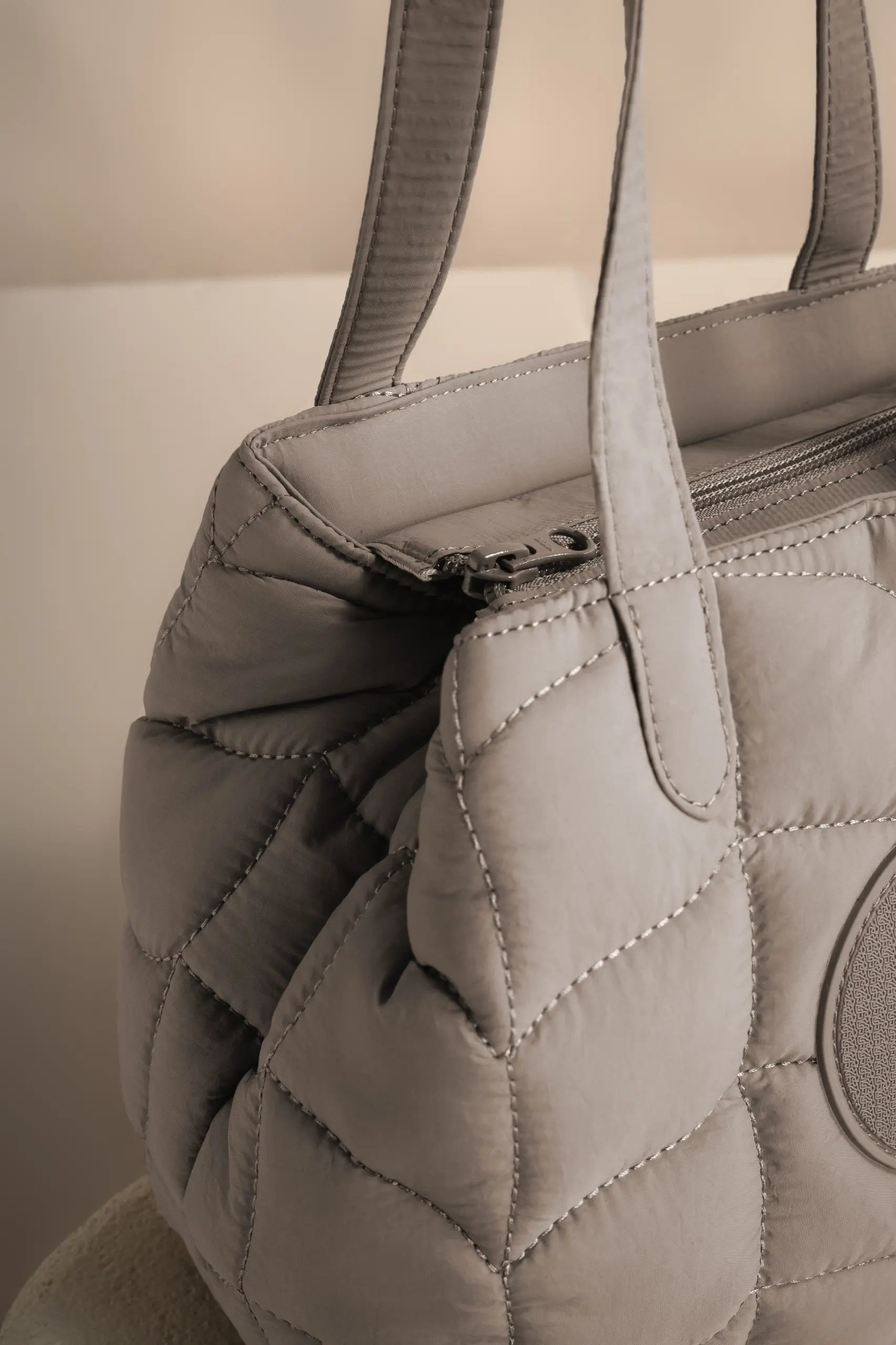 FLUFFLY TOTEBAG TAUPE
