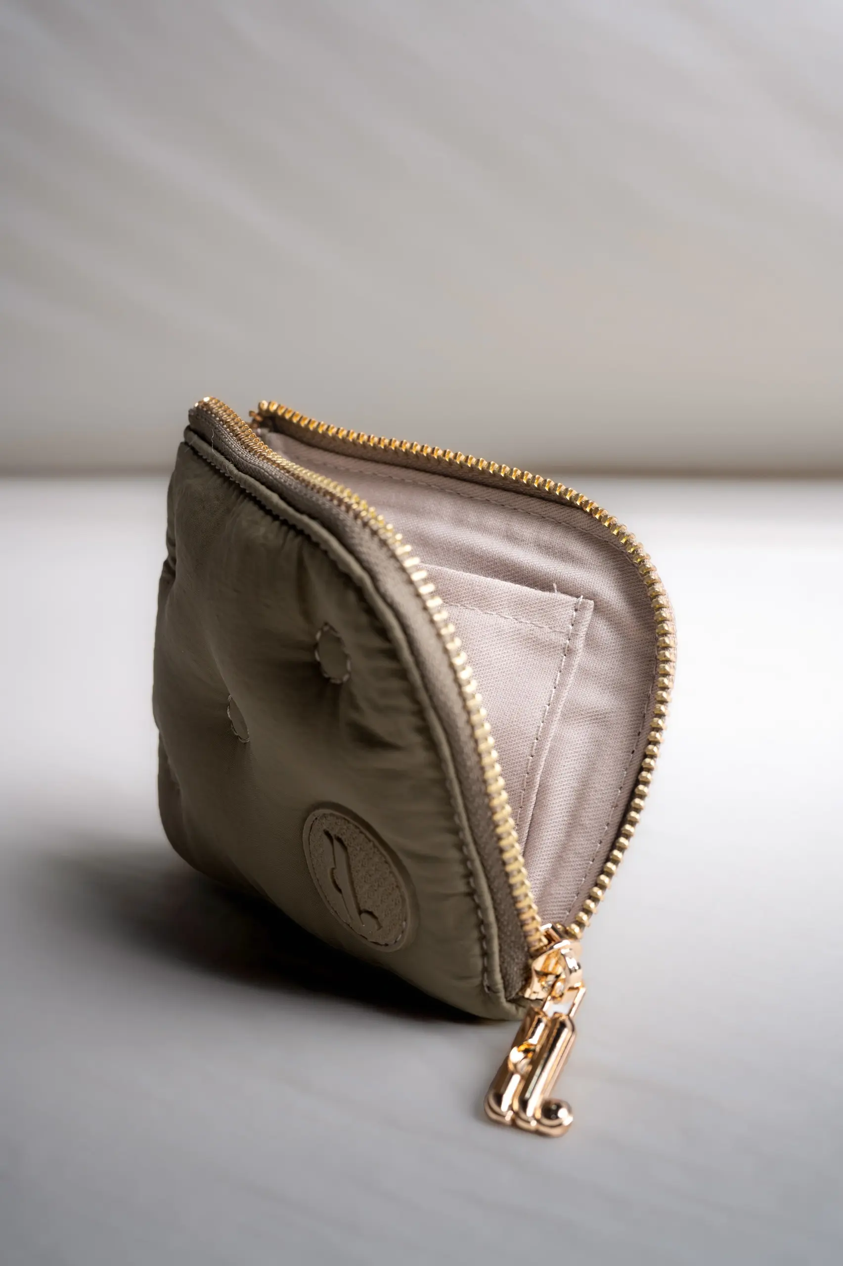 BOUTONNE WALLET TAUPE