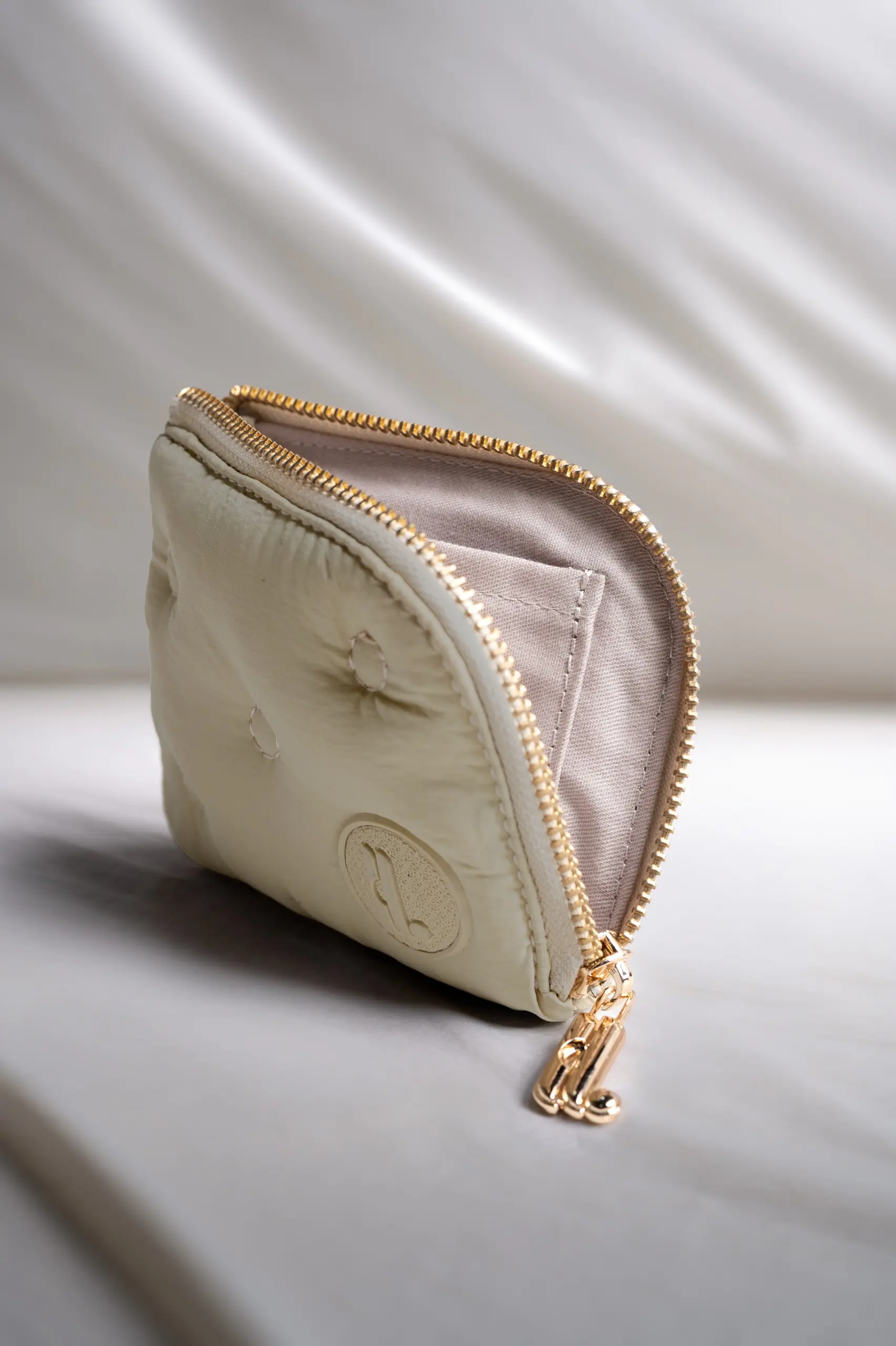 BOUTONNE WALLET IVORY
