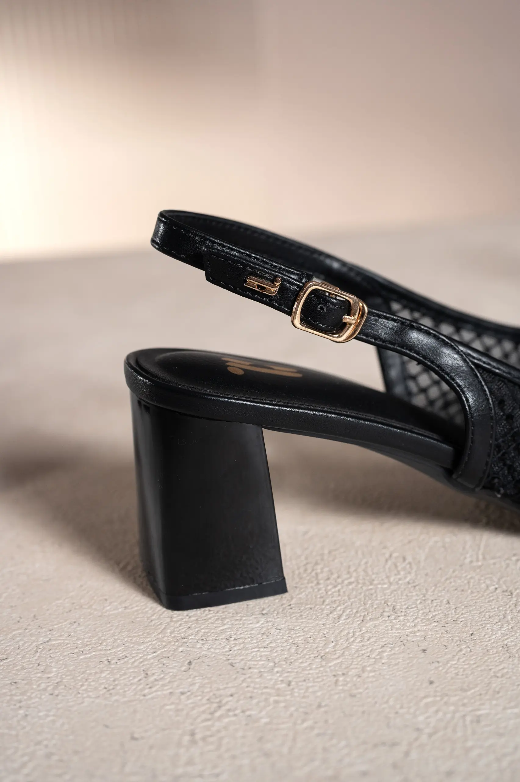 ROZE HEELS BLACK