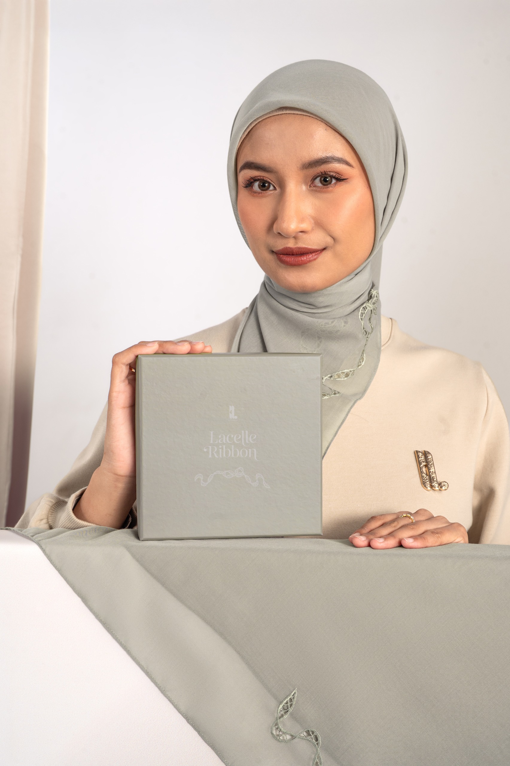 LACELLE RIBBON SCARF BASIL