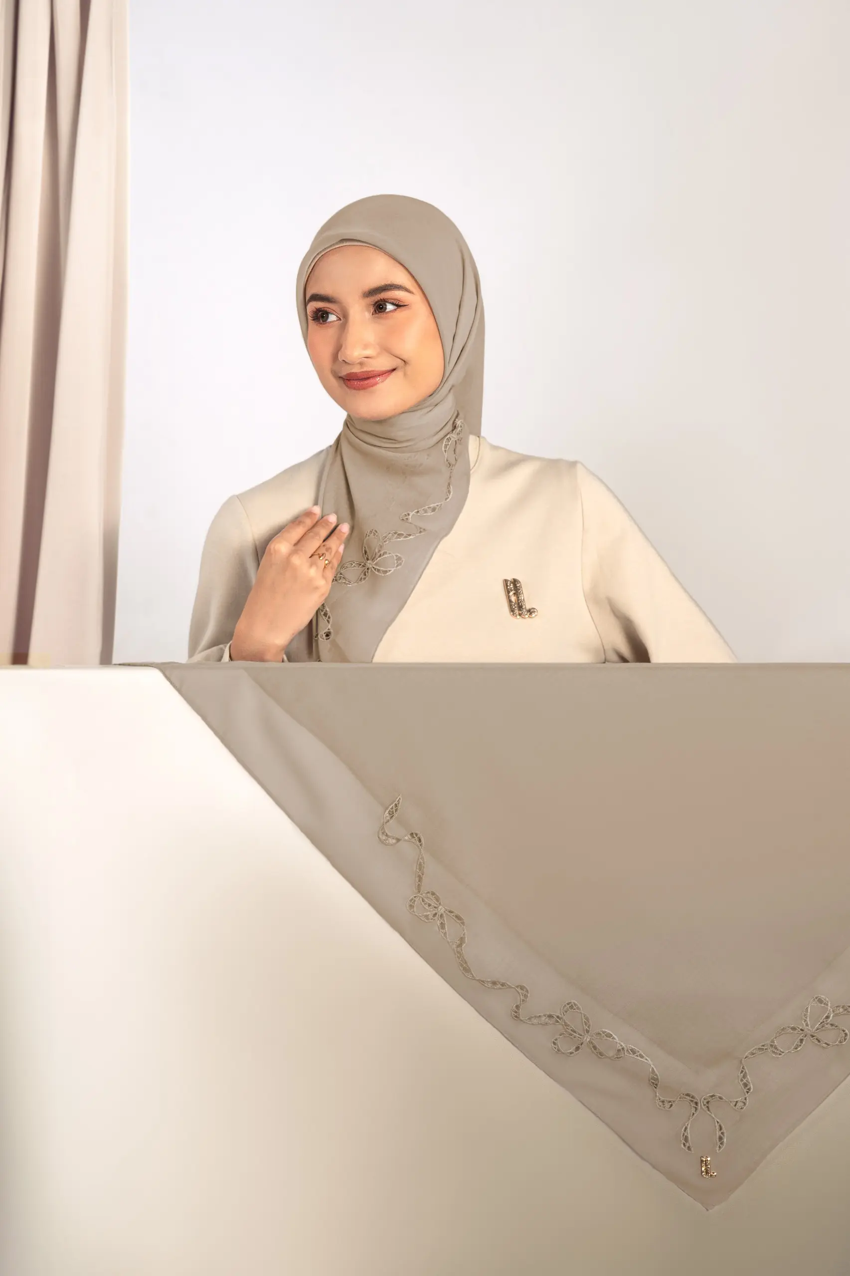 LACELLE RIBBON SCARF TAN