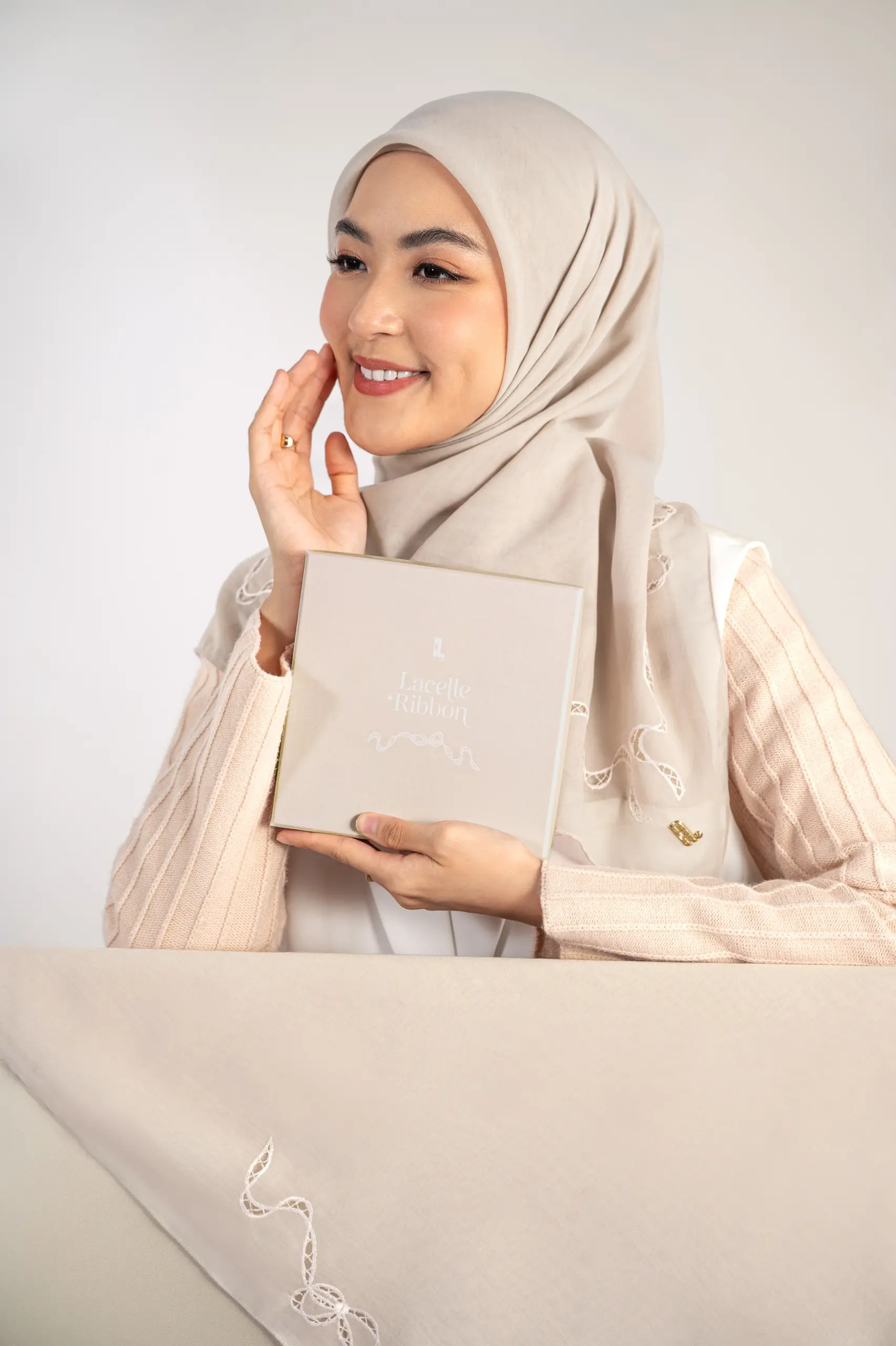 LACELLE RIBBON SCARF OAT
