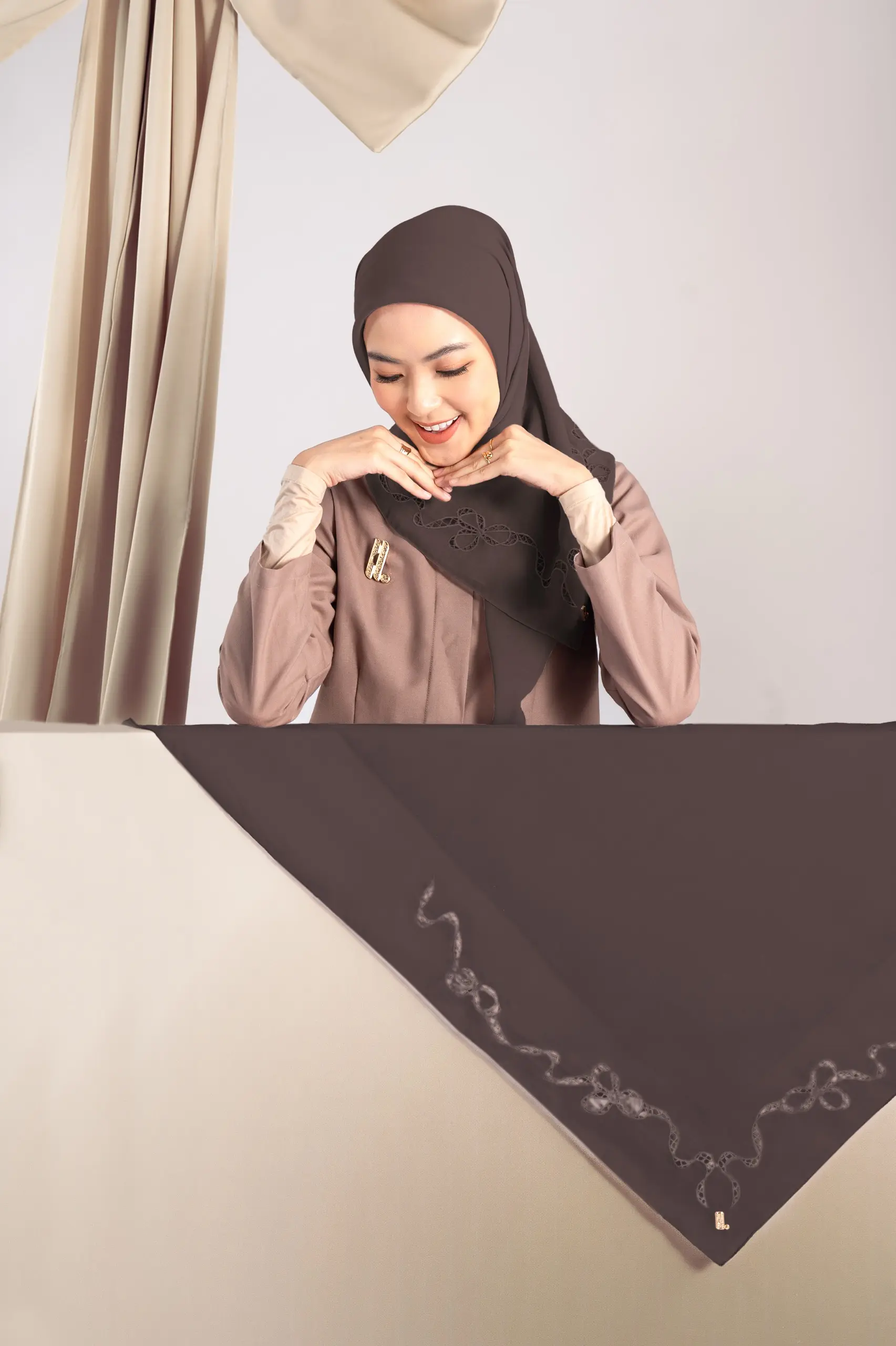 LACELLE RIBBON SCARF MAHOGANY