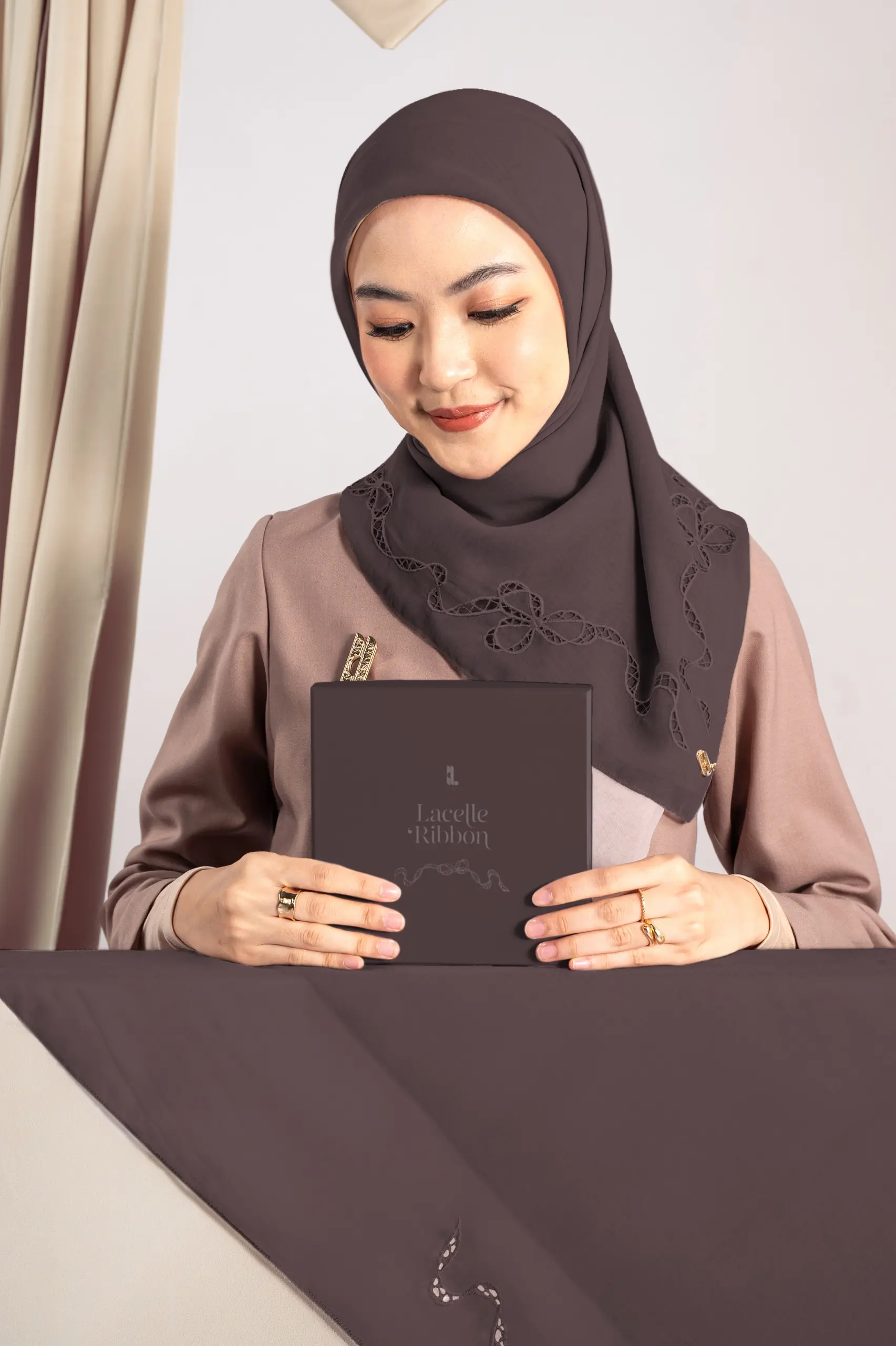 LACELLE RIBBON SCARF MAHOGANY