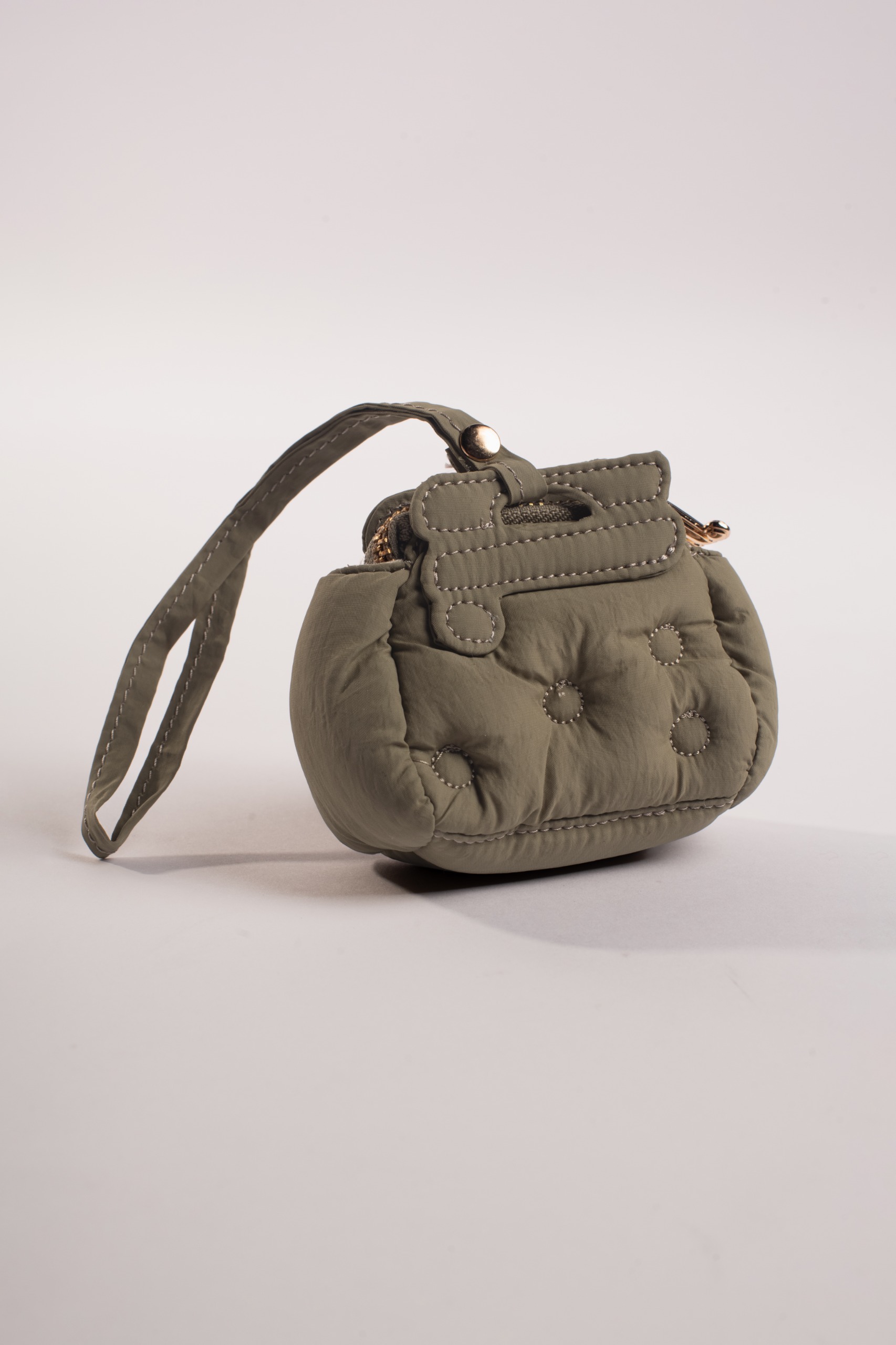 BOUTONNE POCKET BAG CHARM TAUPE