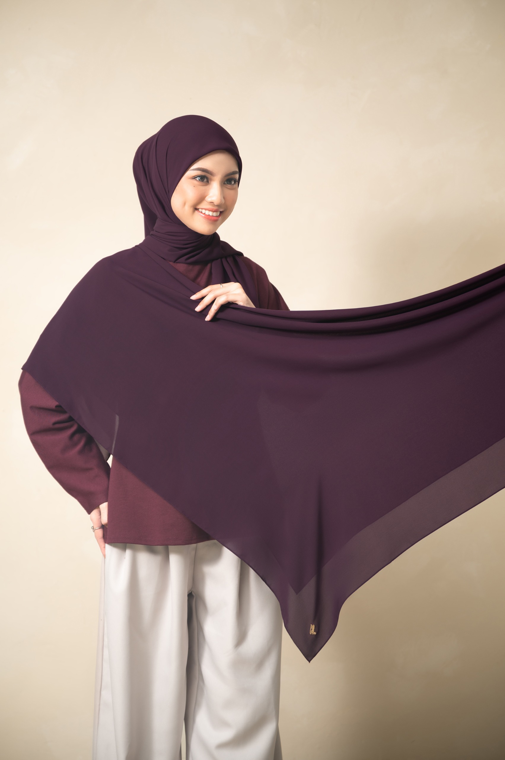 BREEZY SCARF