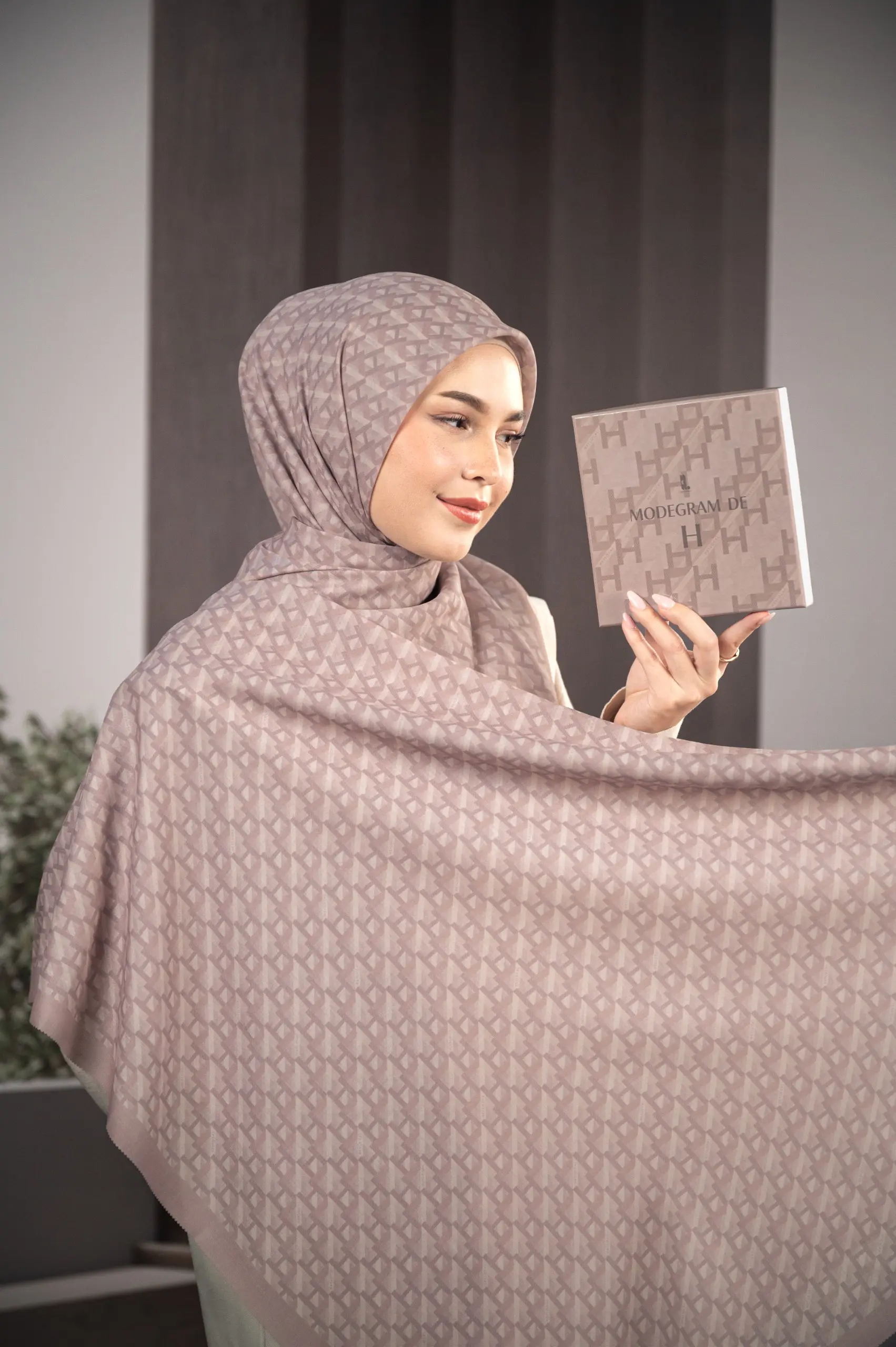 MODEGRAM DE H SCARF MOCCA