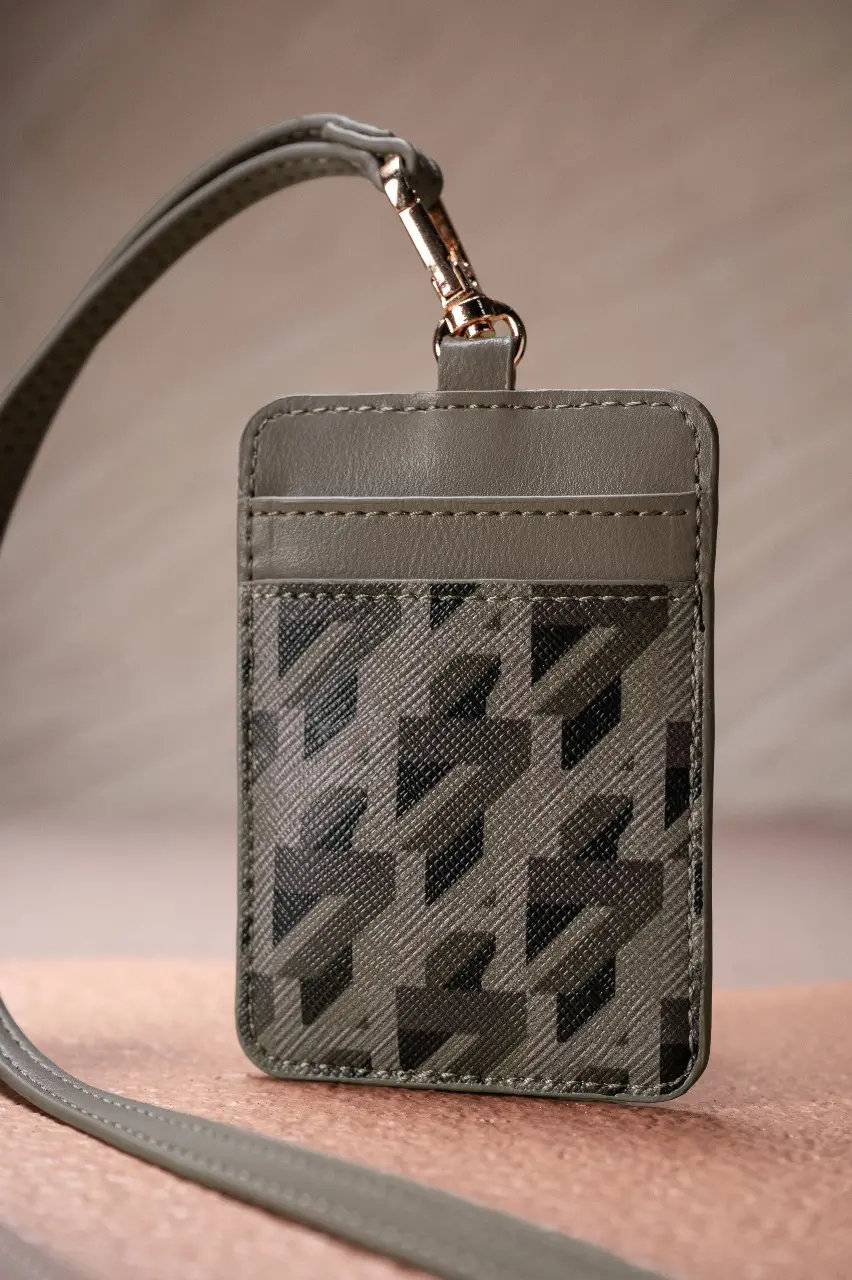 MODEGRAM DE H LANYARD BARK