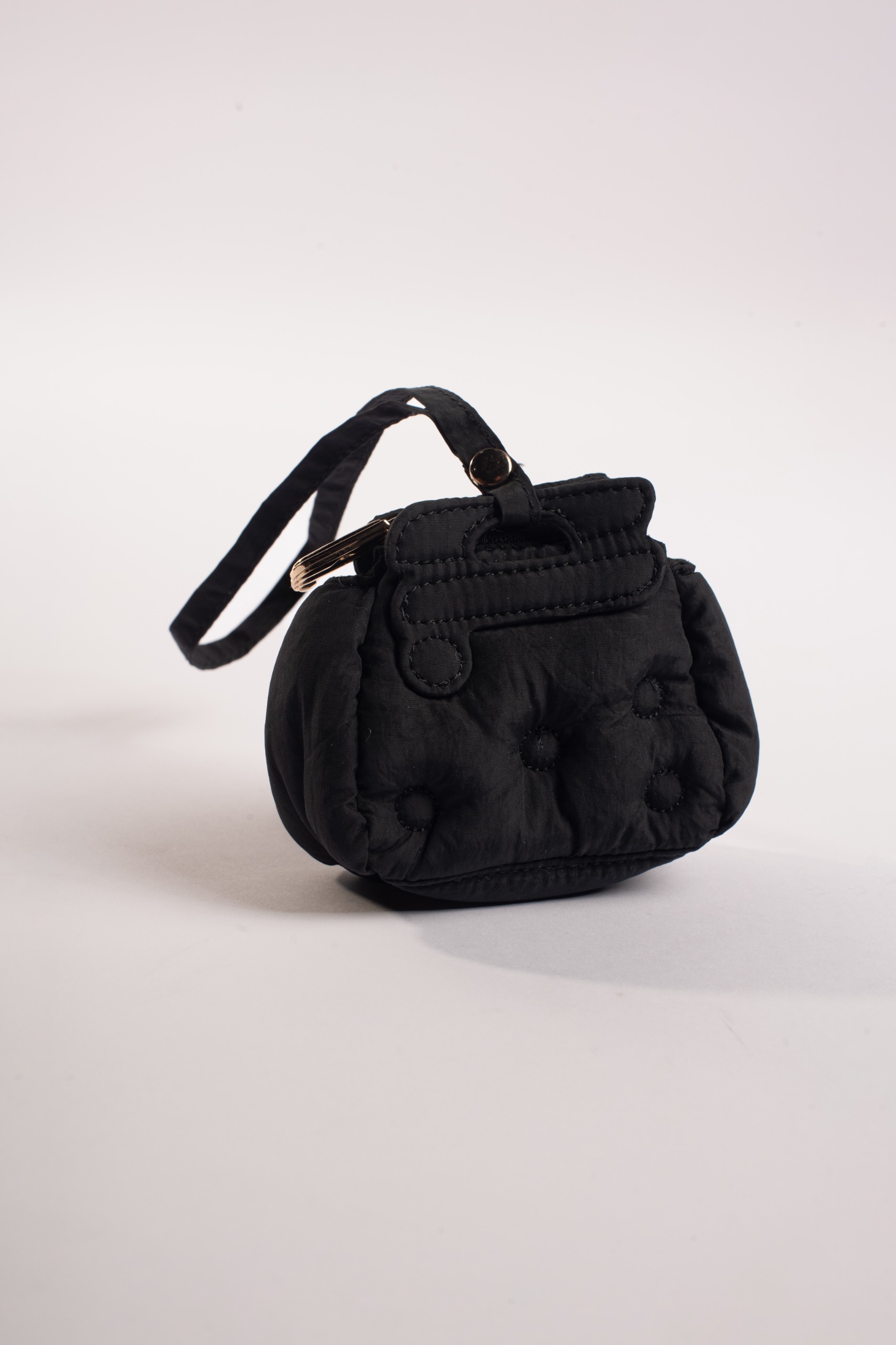 BOUTONNE POCKET BAG CHARM BLACK
