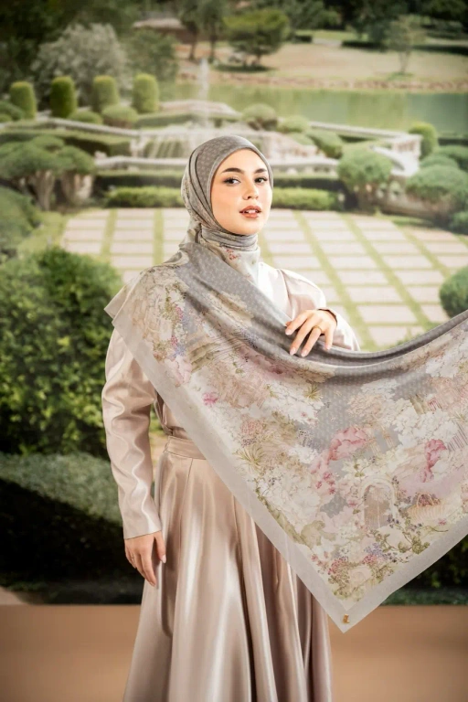 Image of SOUNDS OF GARDEN SCARF CLOVER