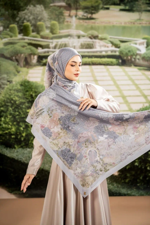 Image of SOUNDS OF GARDEN SCARF DOVEY
