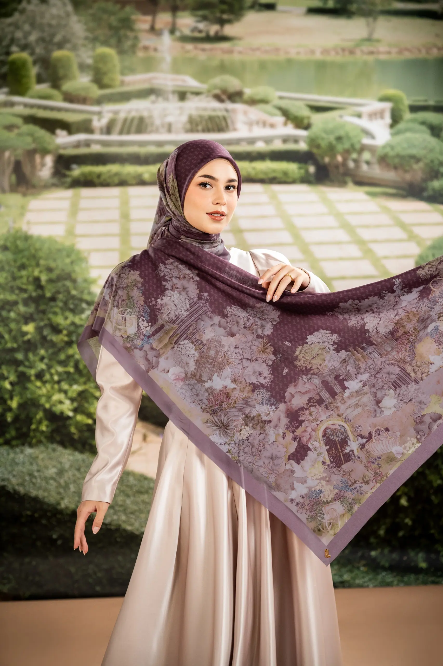 SOUNDS OF GARDEN SCARF SCARLET