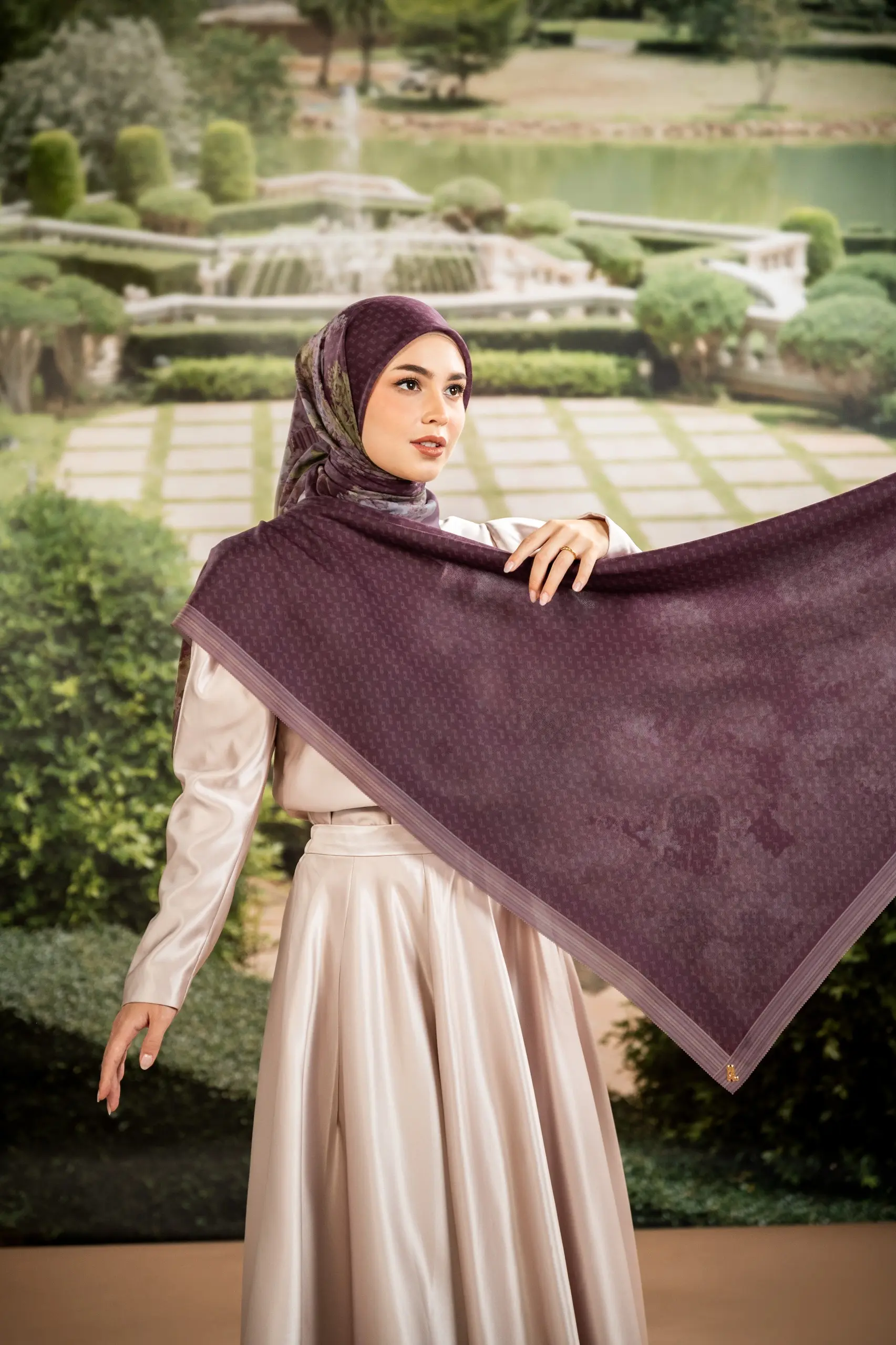 SOUNDS OF GARDEN SCARF SCARLET