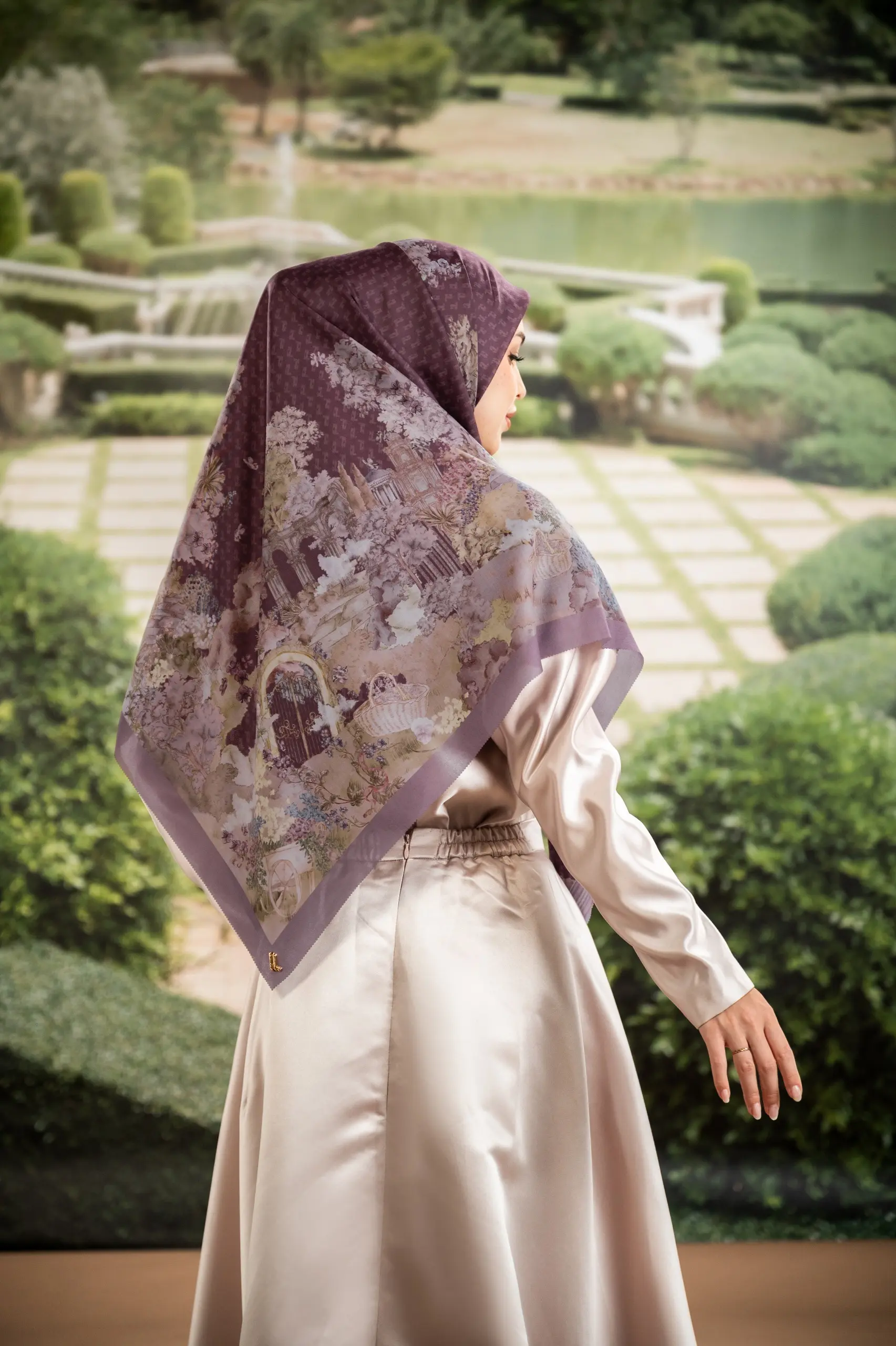 SOUNDS OF GARDEN SCARF SCARLET