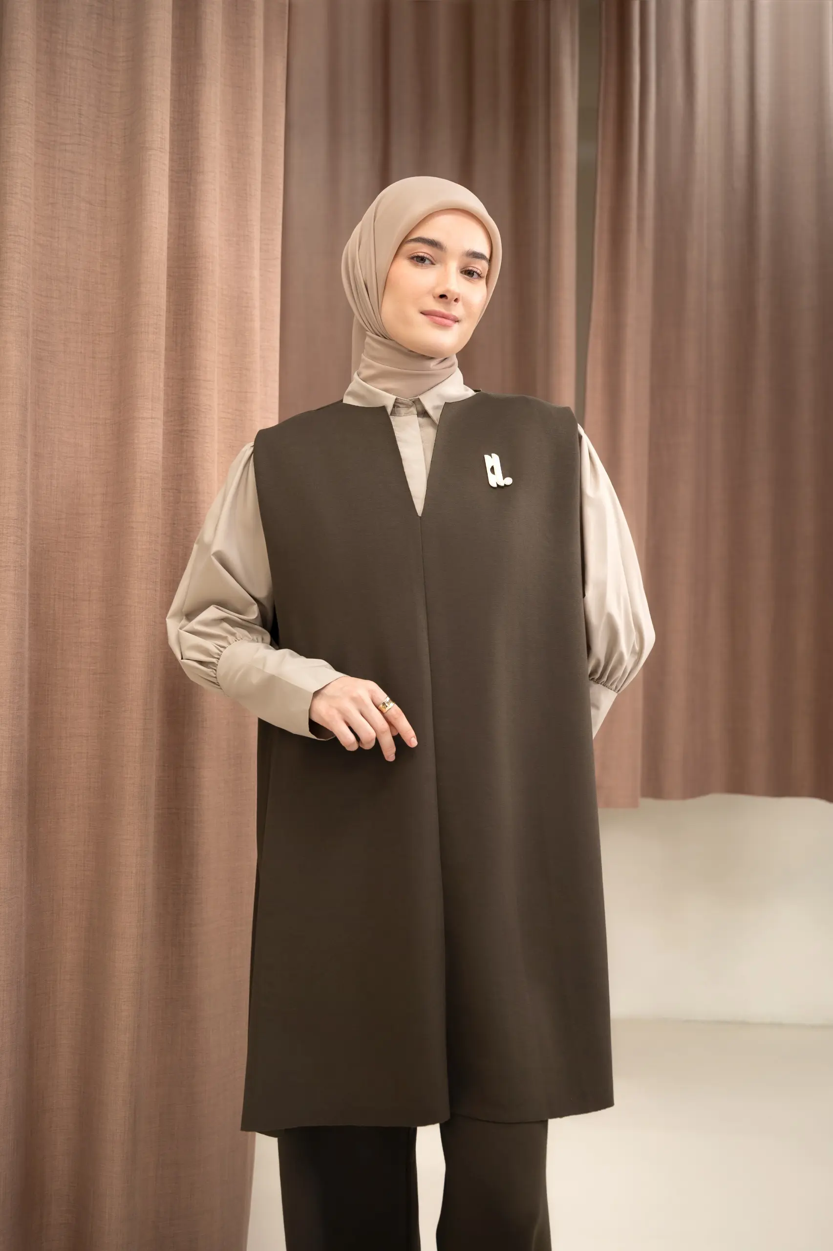 ARC VEST SABLE