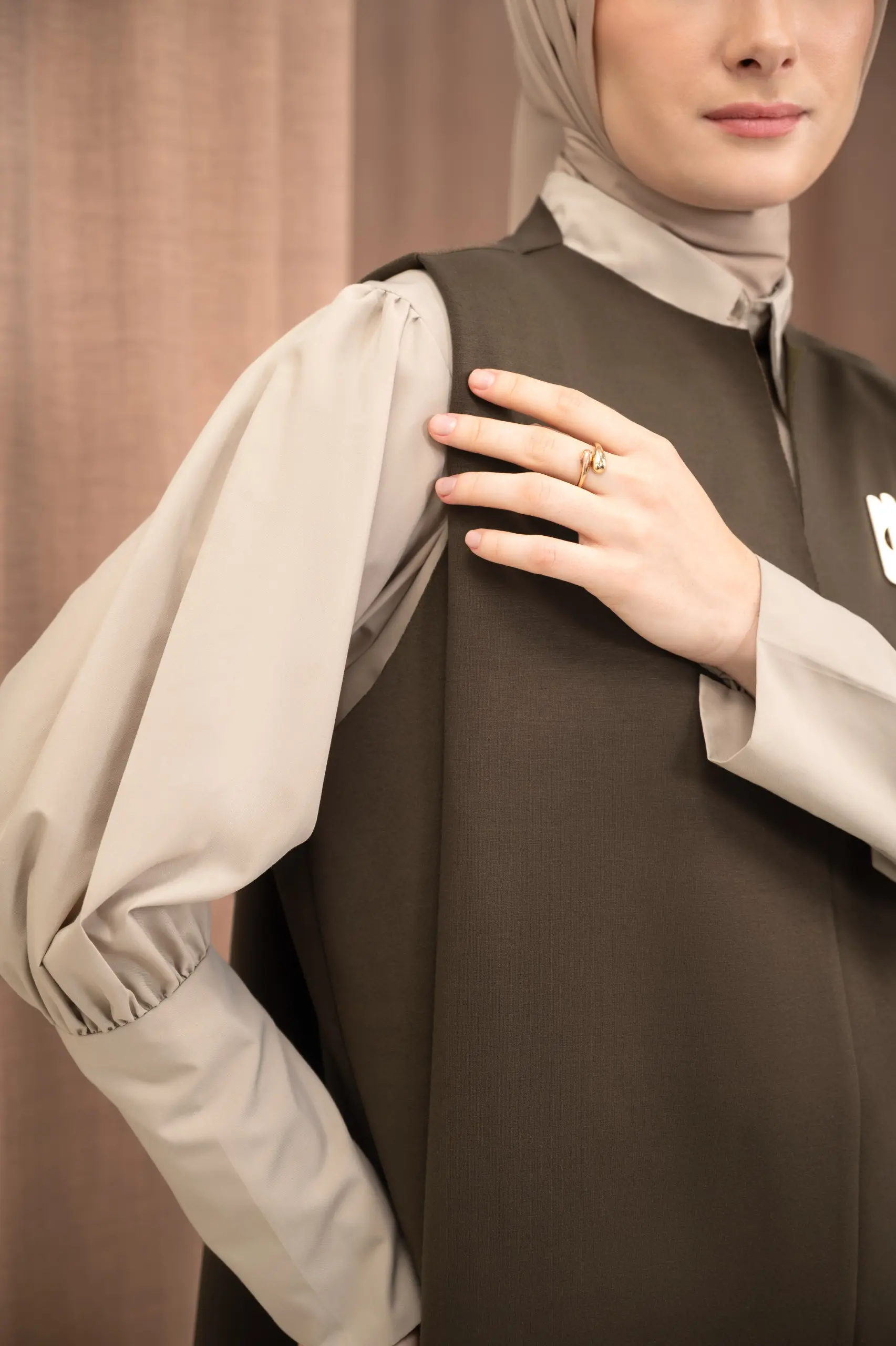 ARC VEST SABLE