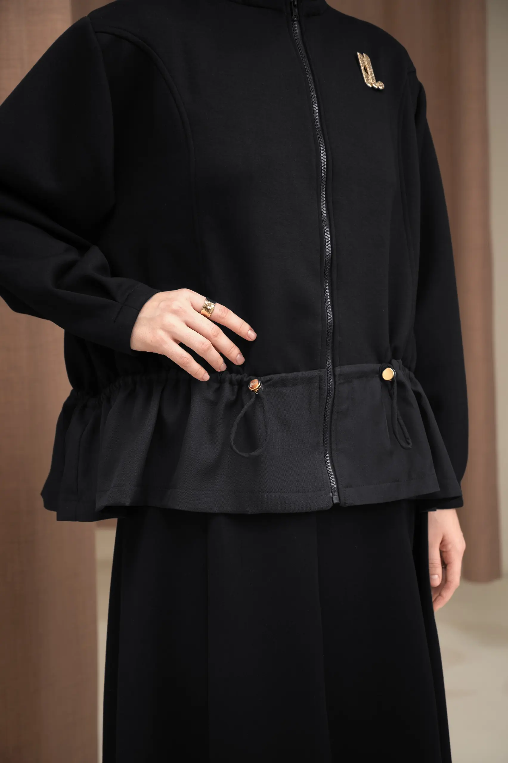 ARC JACKET BLACK