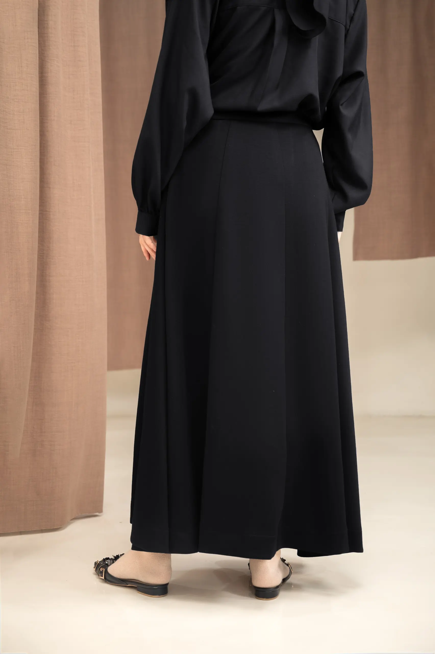 ARC SKIRT BLACK