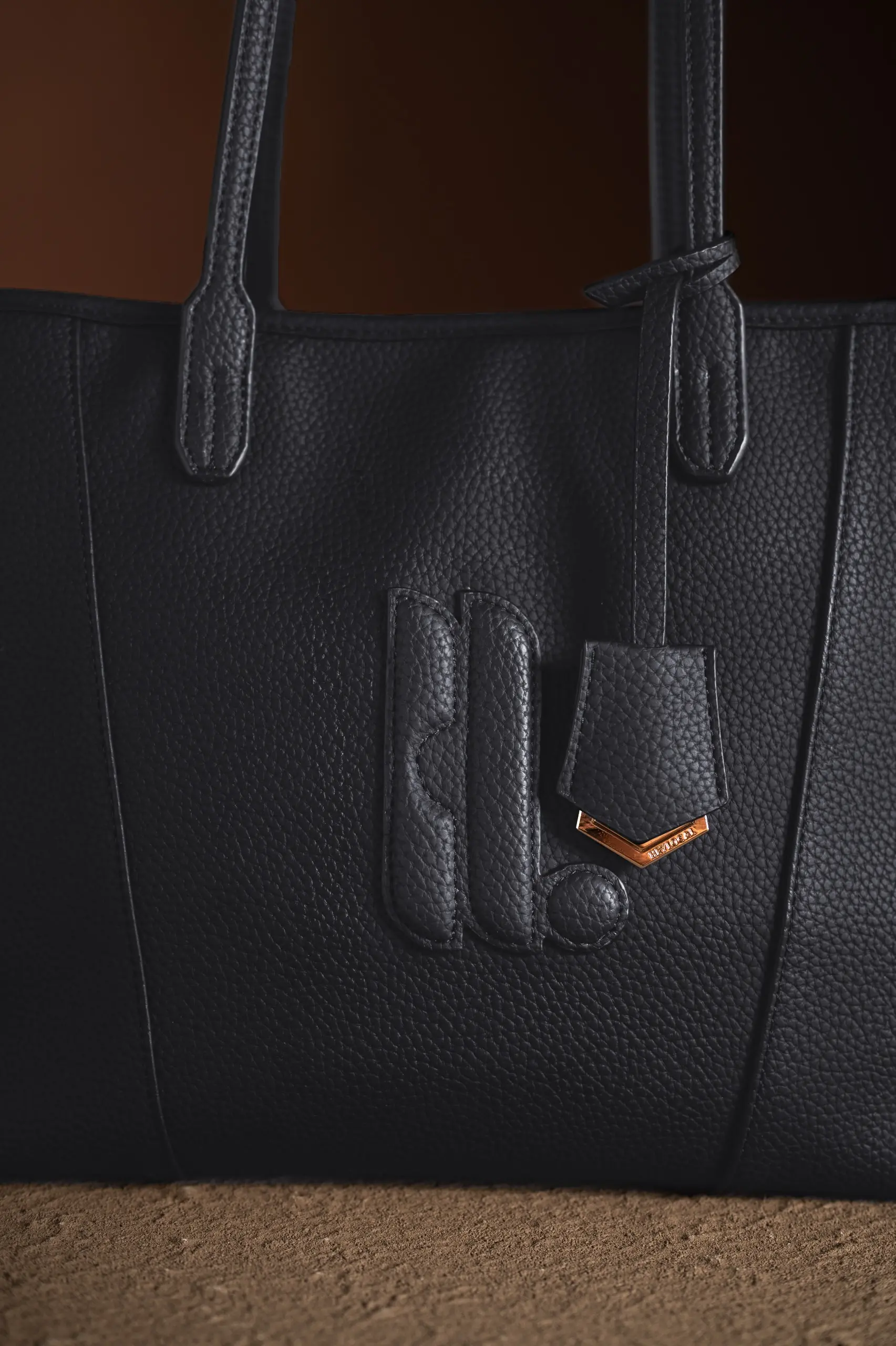 ALLURA TOTEBAG BLACK