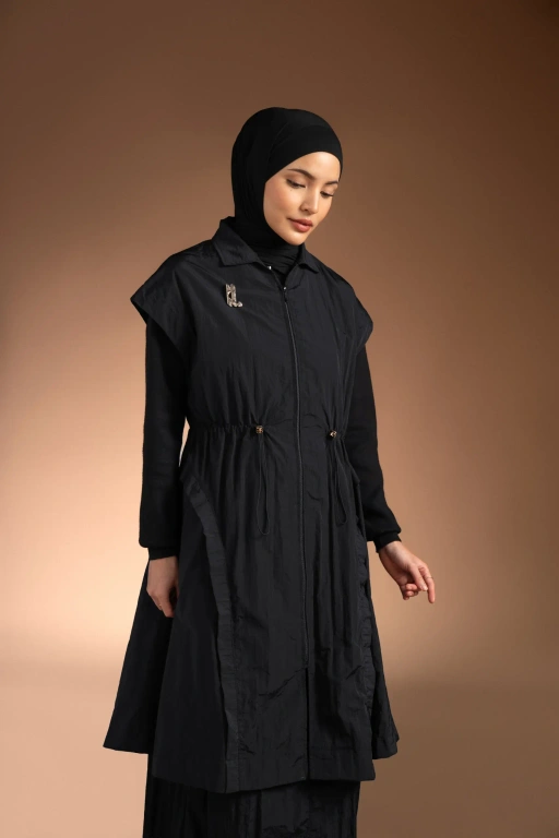 Image of MARGOT 2.0 LONG VEST ONYX