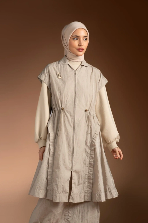 Image of MARGOT 2.0 LONG VEST CREME