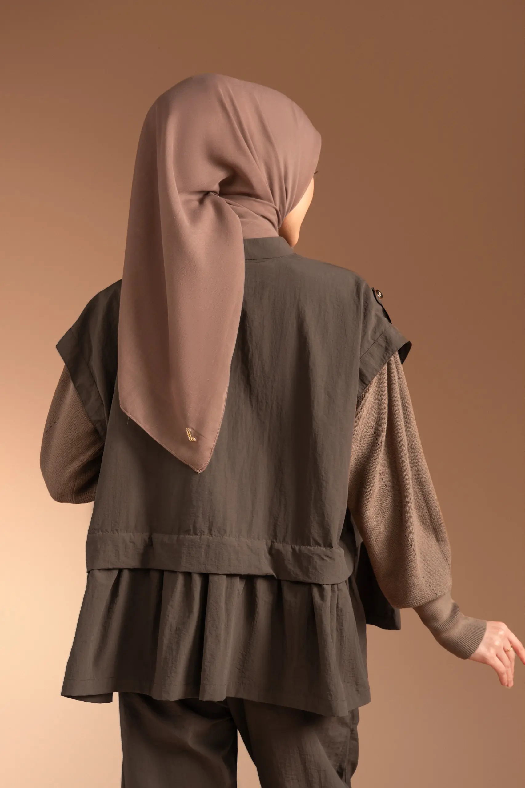 MARGOT 2.0 FRILL VEST COFFE