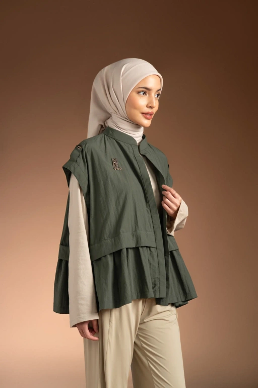 Image of MARGOT 2.0 FRILL VEST DEEP GREEN